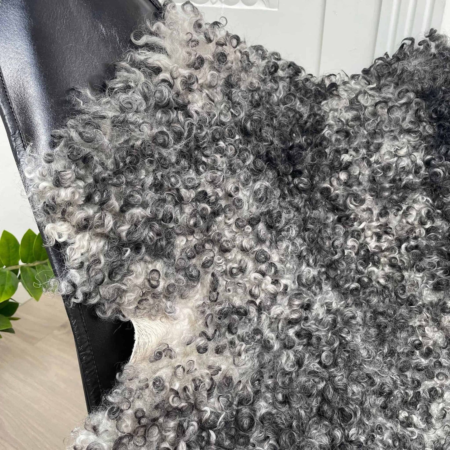 Gotlandsk i flotte grå nuancer - VIAMAJA.DK