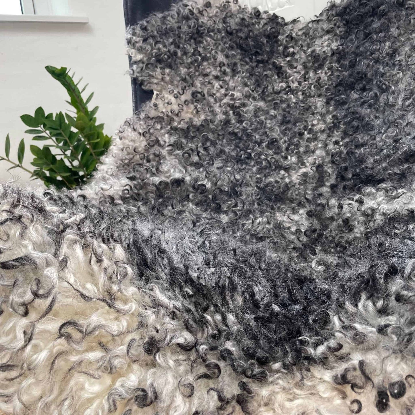 Gotlandsk i flotte grå nuancer - VIAMAJA.DK