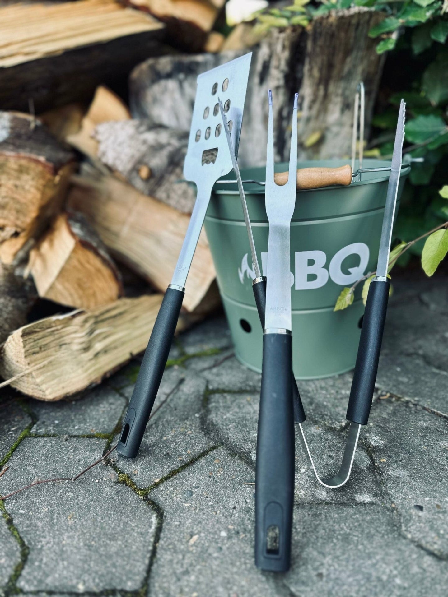 Grillredskaber med sort skaft – Sæt med 3 dele - VIAMAJA.DK