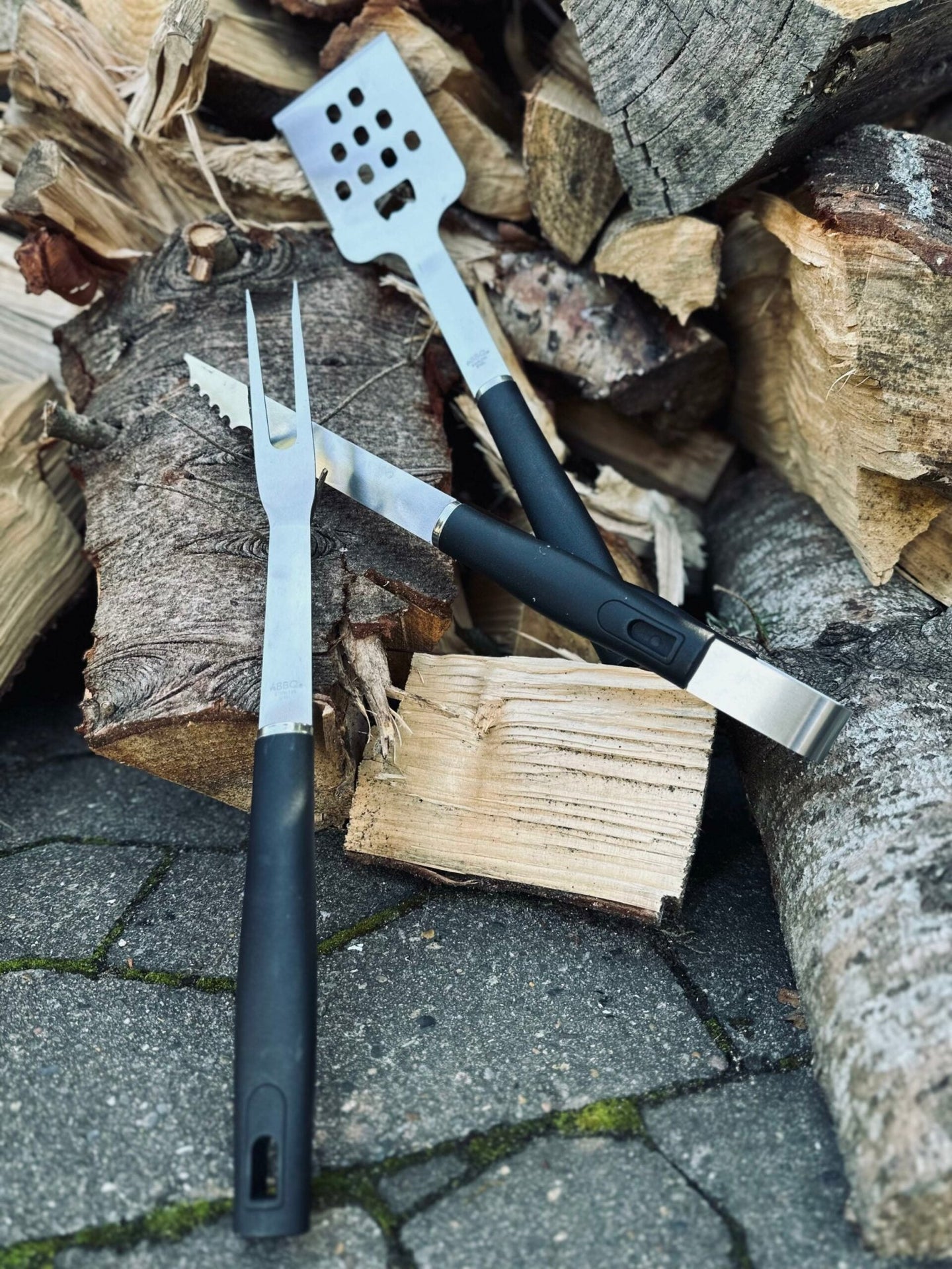 Grillredskaber med sort skaft – Sæt med 3 dele - VIAMAJA.DK