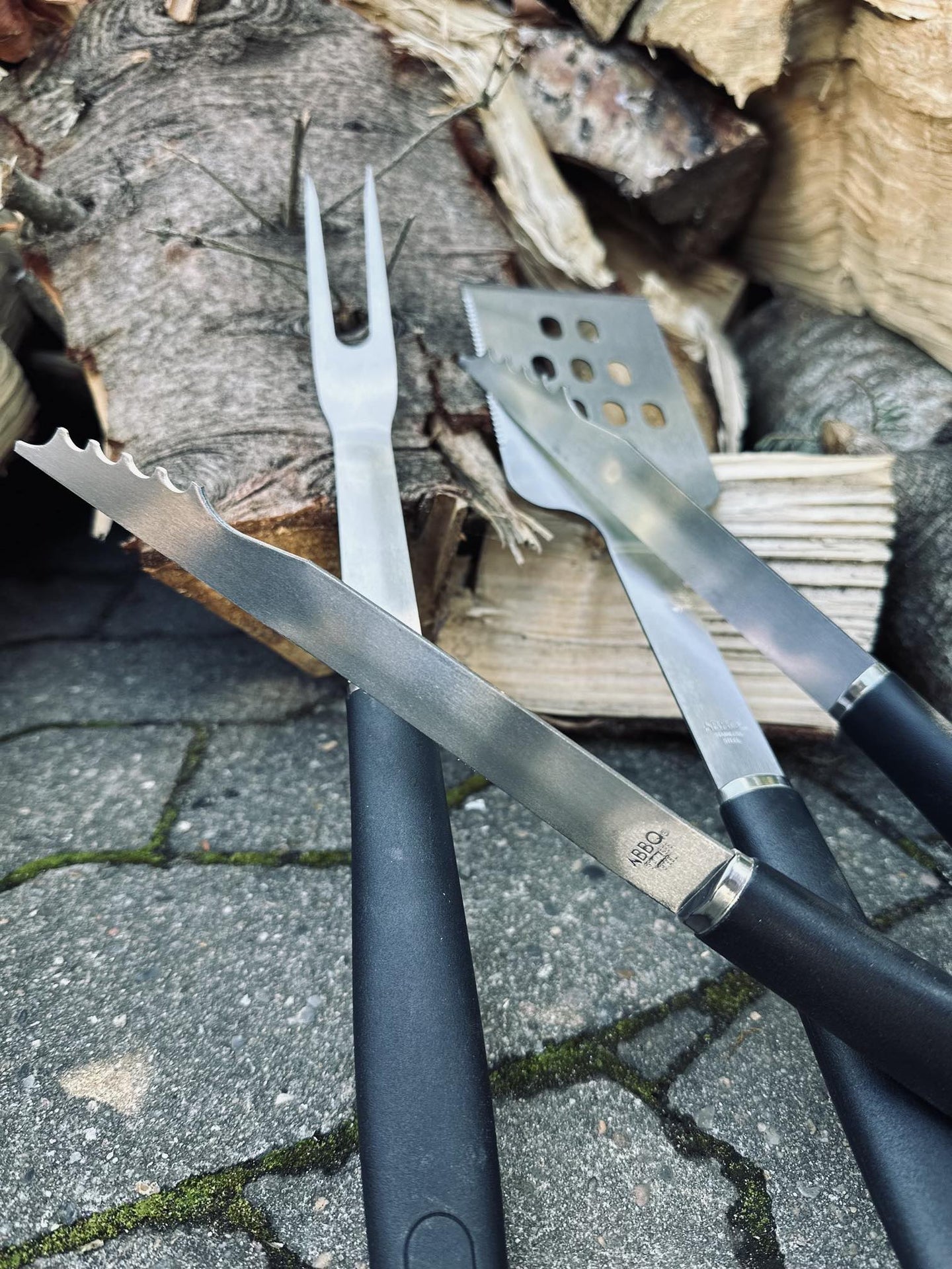 Grillredskaber med sort skaft – Sæt med 3 dele - VIAMAJA.DK