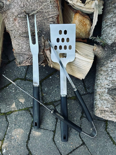 Grillredskaber med sort skaft – Sæt med 3 dele - VIAMAJA.DK