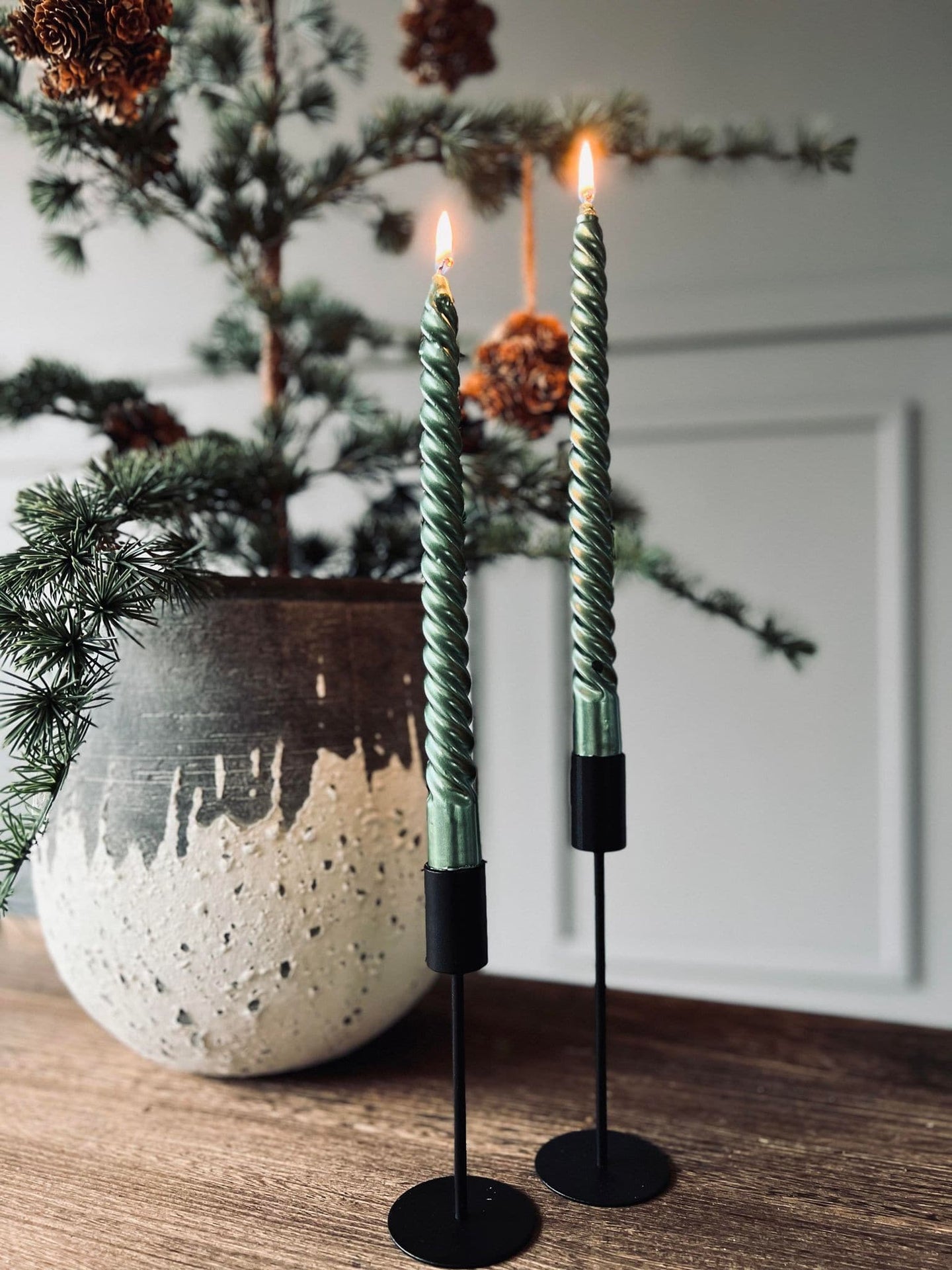 Grønne stearinlys - 2 stk grøn snoet - VIAMAJA.DK
