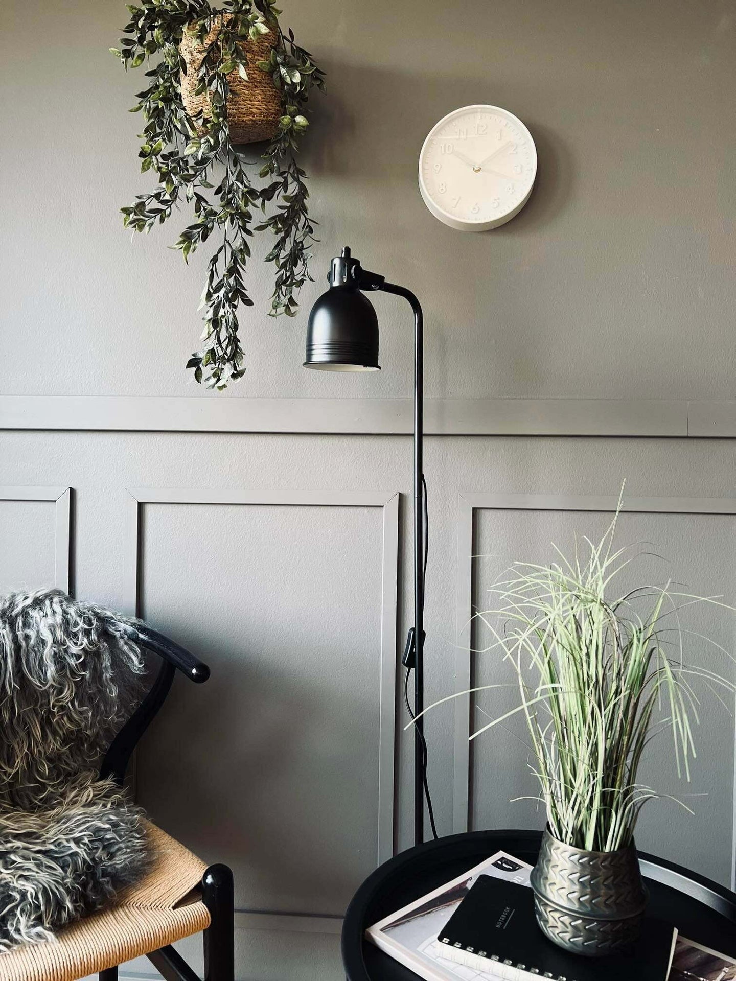 Gulvlampe - Sort metal - VIAMAJA.DK