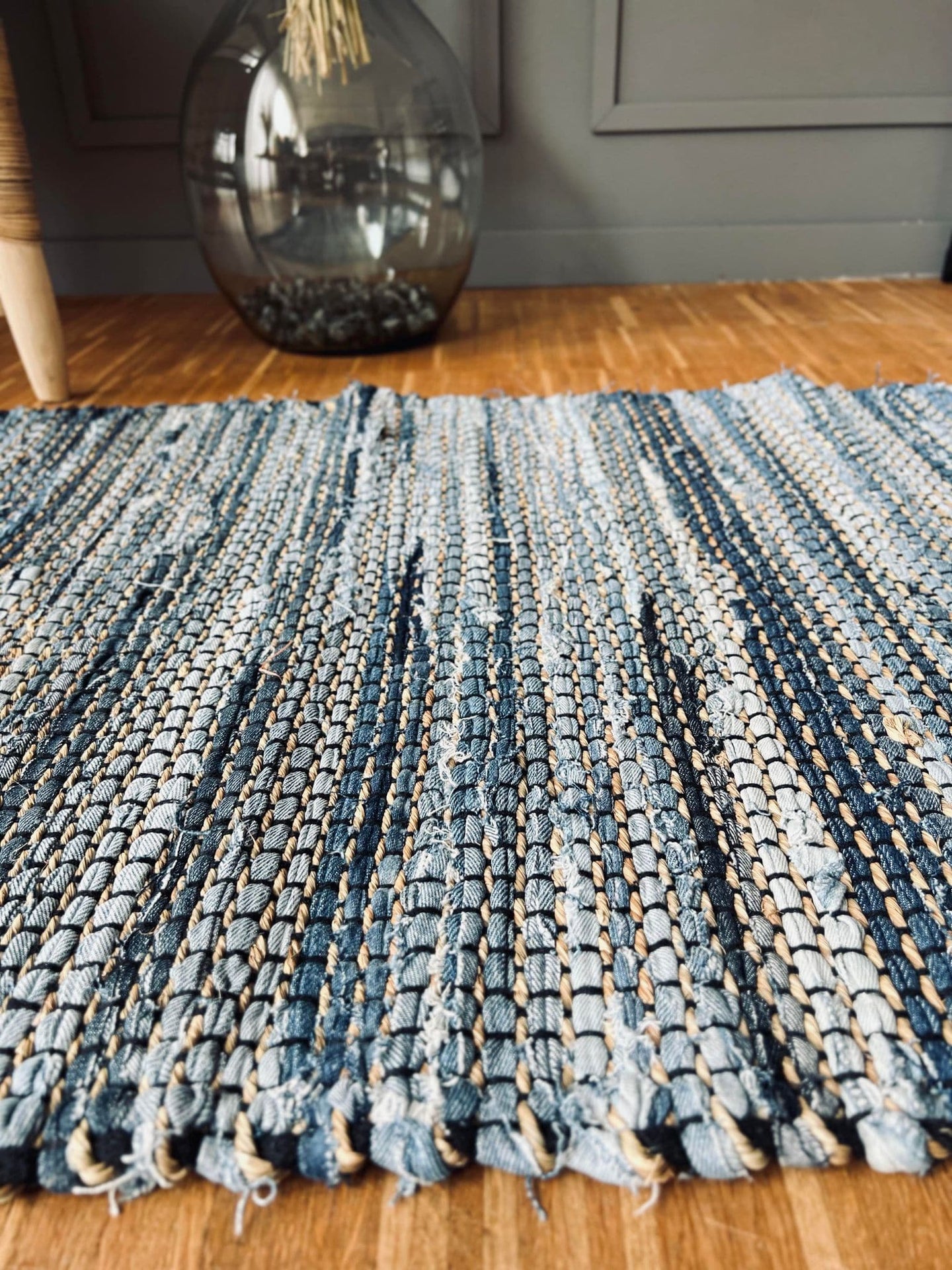 Gulvtæppe i denim og jute - 60x90cm - VIAMAJA.DK
