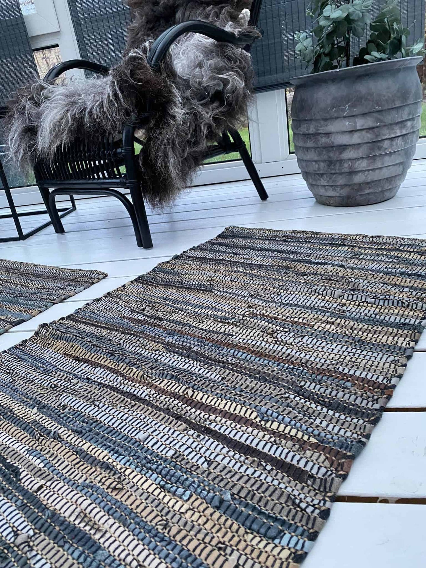 Gulvtæppe i flettet skind - 60x90cm - VIAMAJA.DK