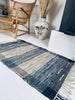 Golvmatta i flätat skinn – 60x90 cm Grå/blå med silver