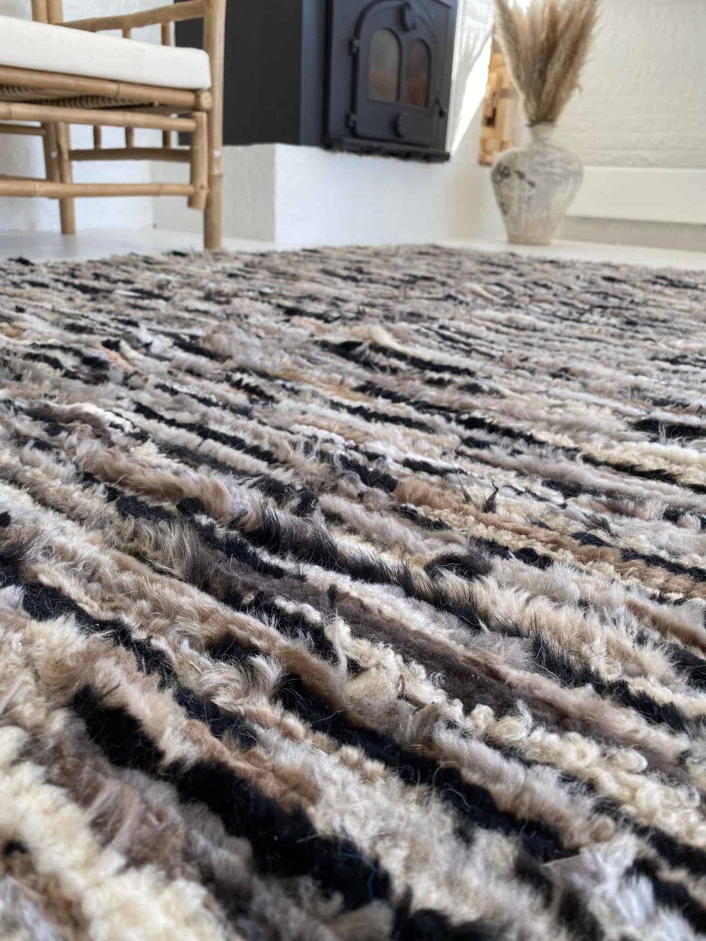 Gulvtæppe i håndsyet lammeskind – 150x200 - VIAMAJA.DK
