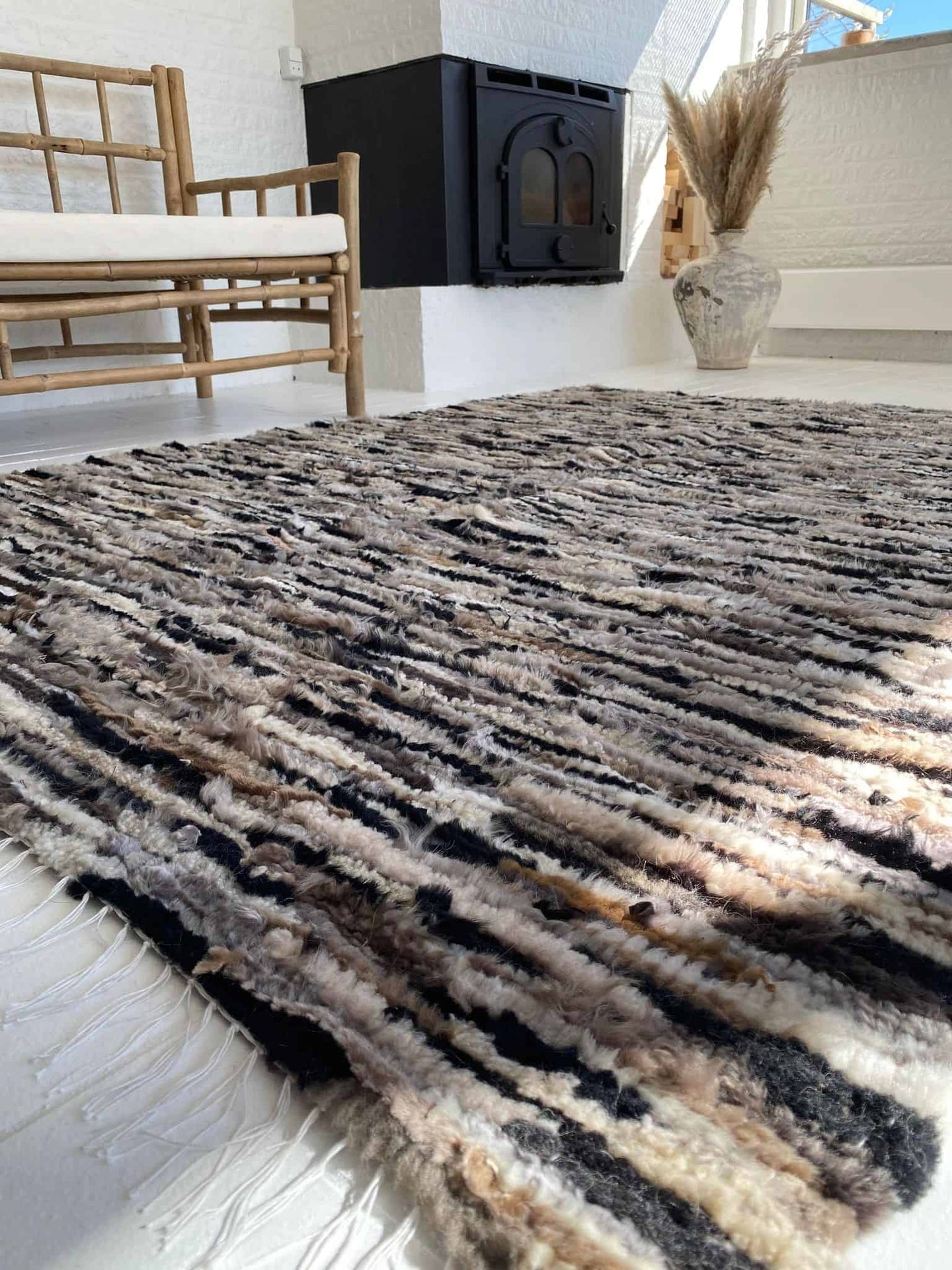 Gulvtæppe i håndsyet lammeskind – 150x200 - VIAMAJA.DK