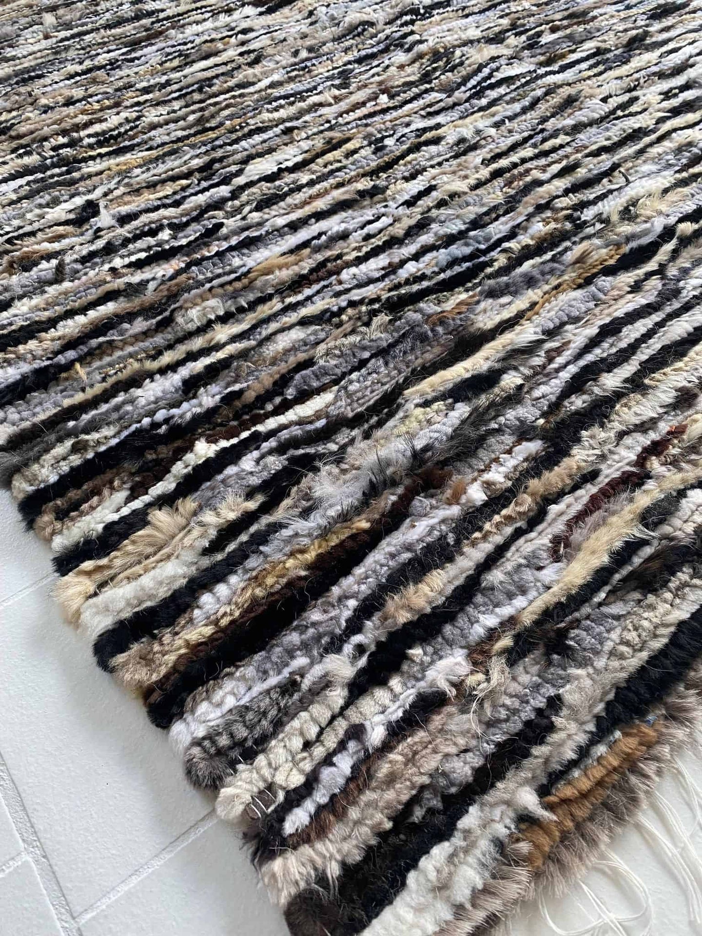 Gulvtæppe i lammeskind - 155x190cm - VIAMAJA.DK
