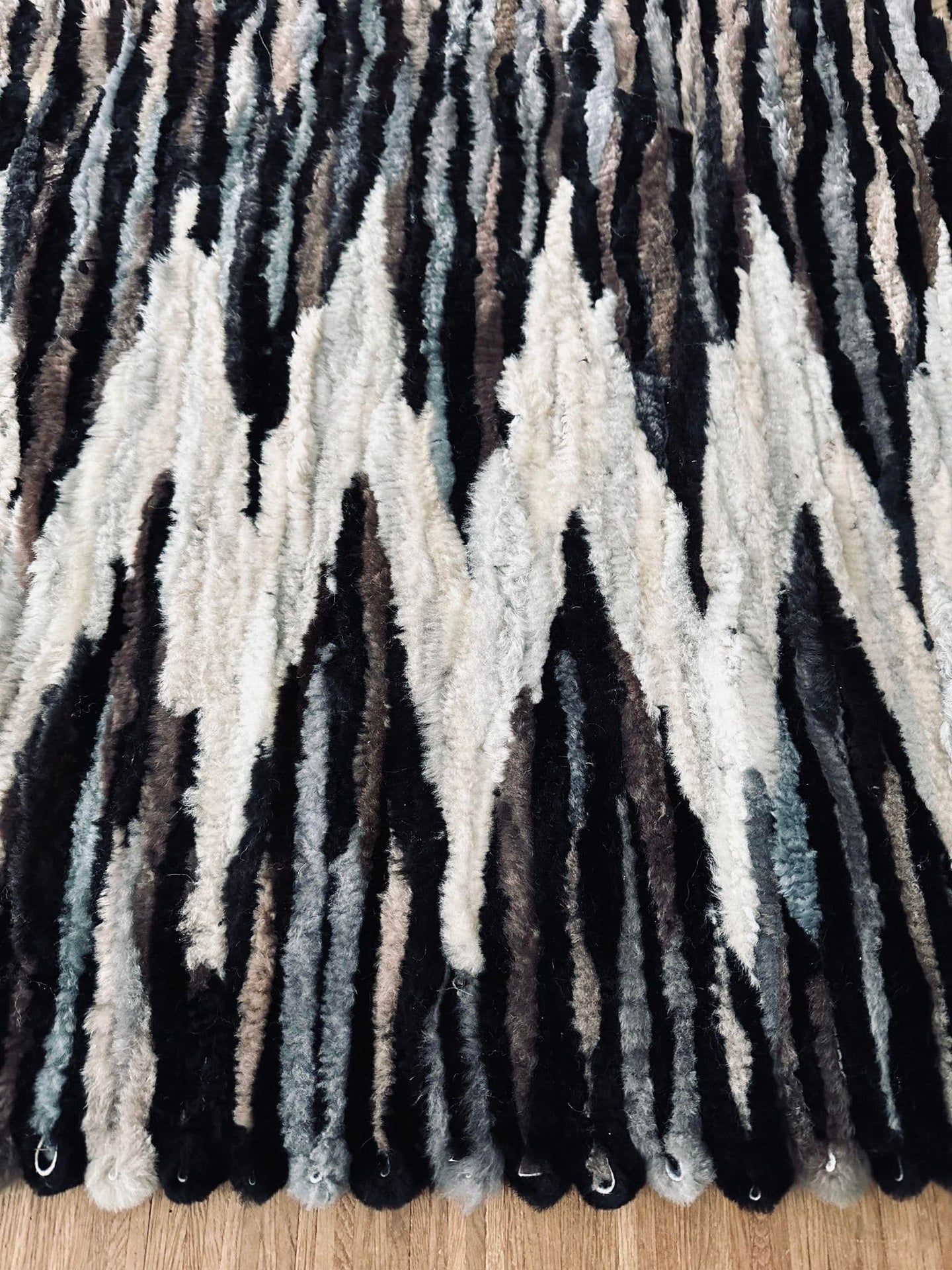 Gulvtæppe i lammeskind - ZigZag - VIAMAJA.DK