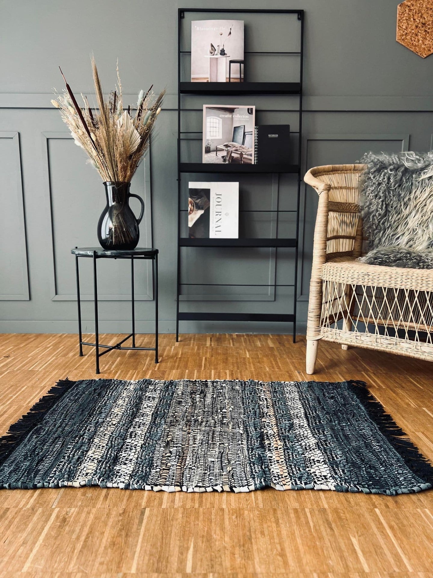Gulvtæppe i skind - grå/blå med natur mønster - 60x90 - VIAMAJA.DK