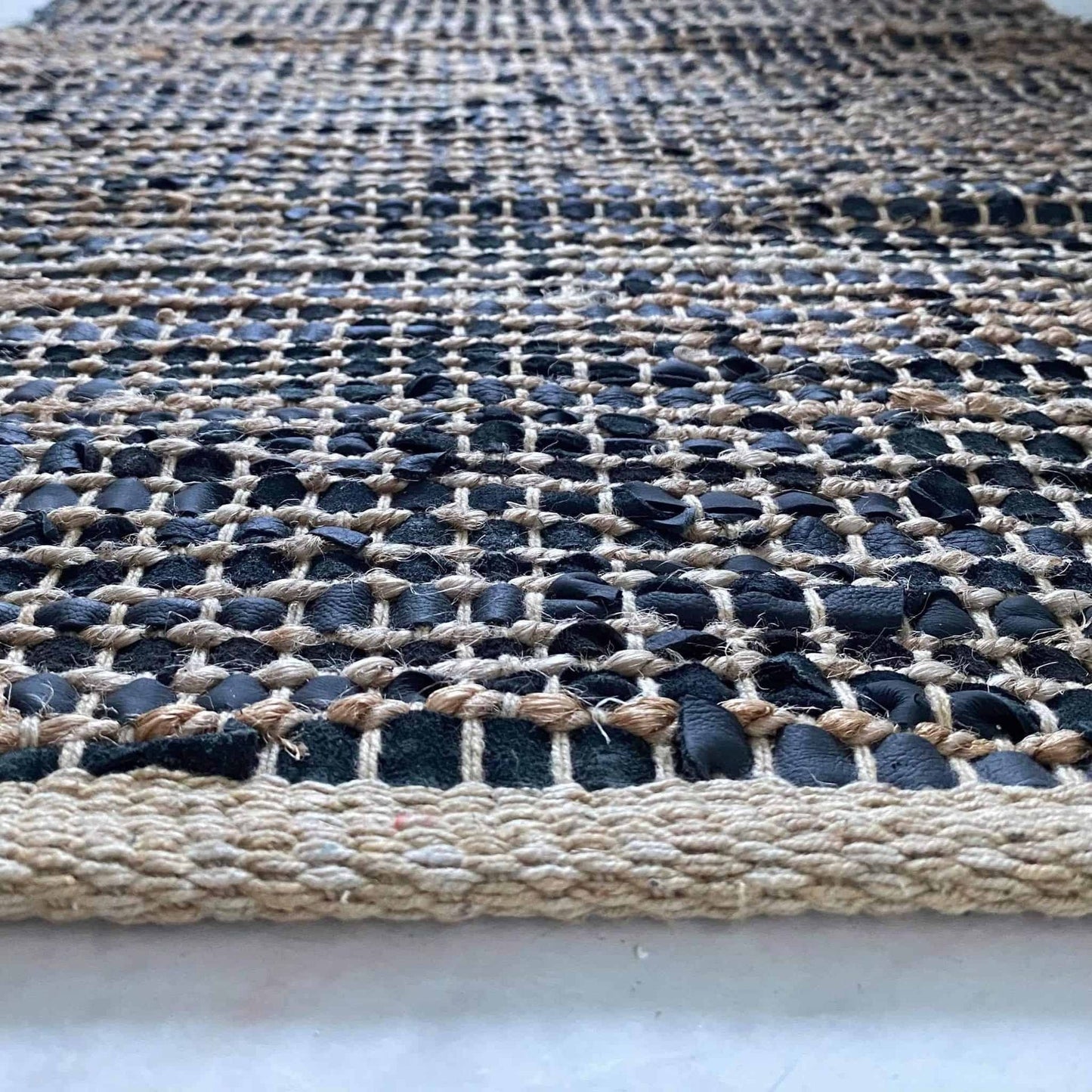 Gulvtæppe i skind og jute / bademåtte – 60x90cm - VIAMAJA.DK