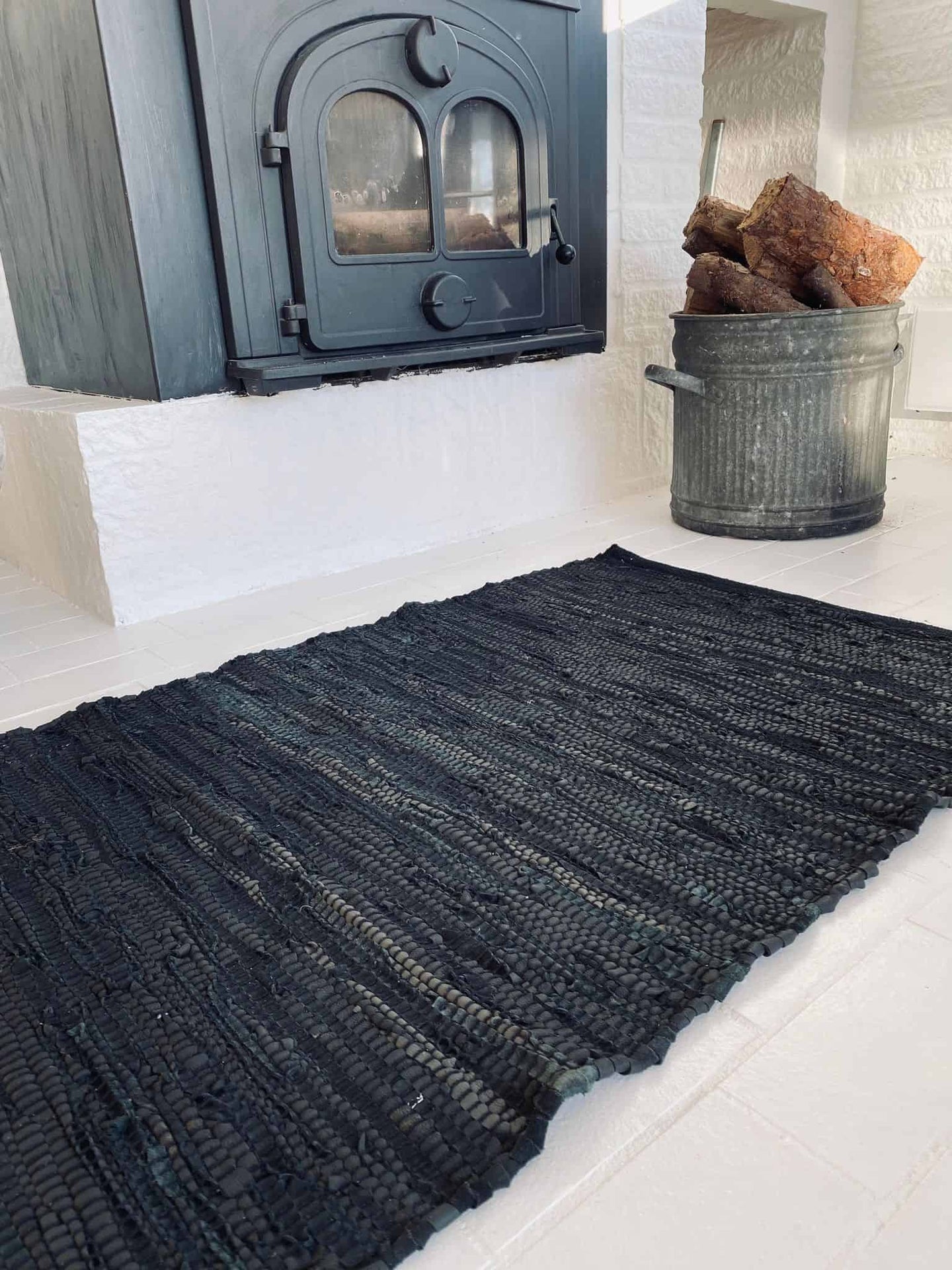 Gulvtæppe i skind – Sort 70X200cm - VIAMAJA.DK