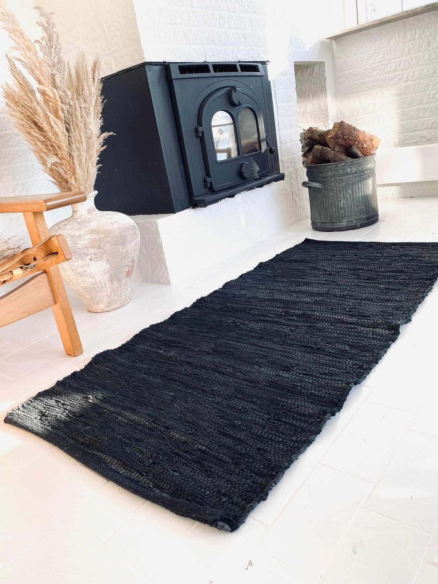 Gulvtæppe i skind – Sort 70X200cm - VIAMAJA.DK