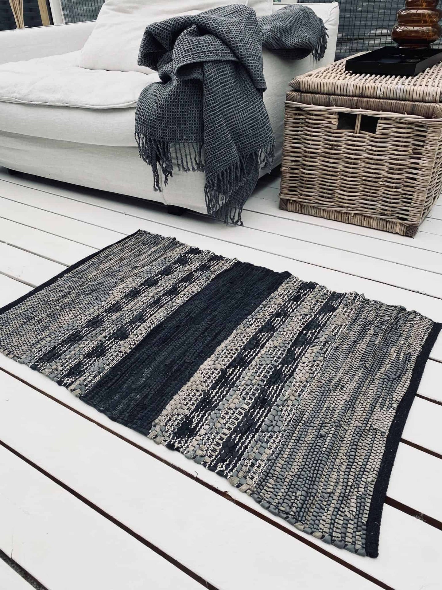 Gulvtæppe i skind – Sort mønster – 60x90cm - VIAMAJA.DK