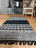 Golvmatta i skinn - Svart mönster - 70x140cm