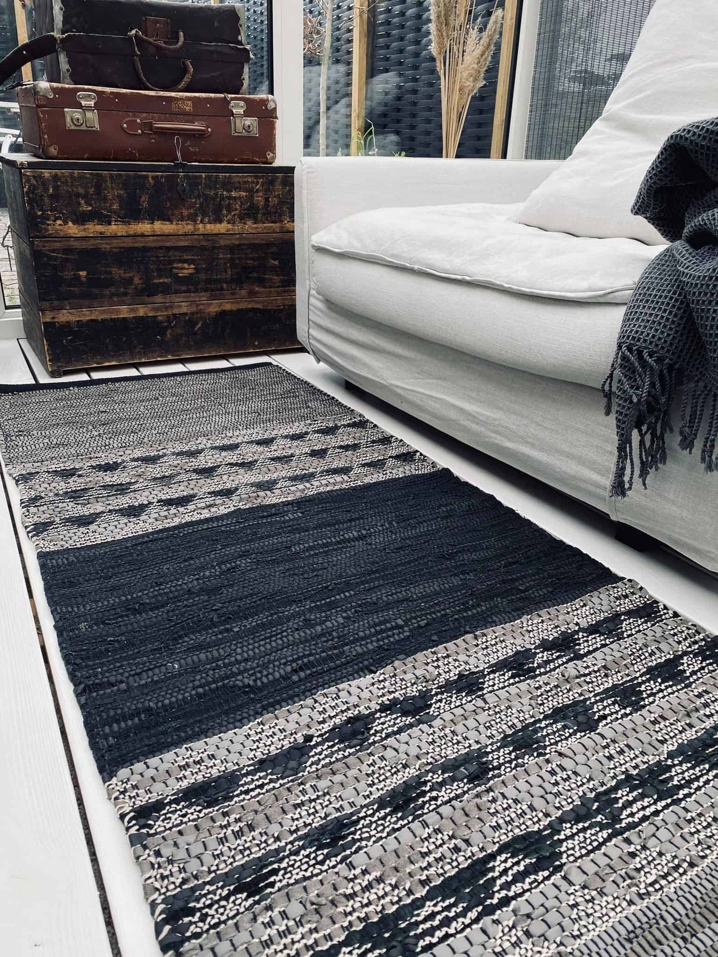 Gulvtæppe i skind - Sort mønster - 70x200cm - VIAMAJA.DK