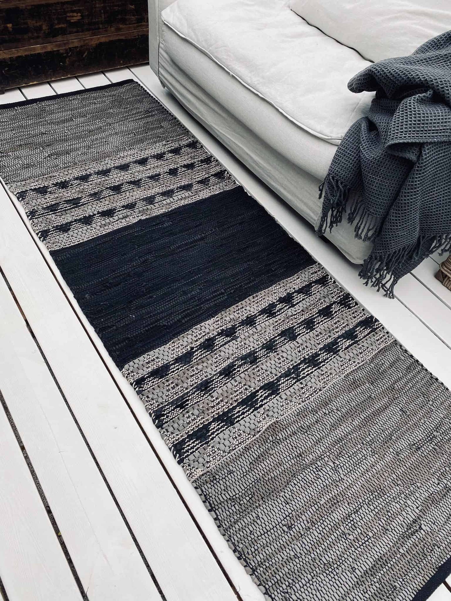 Gulvtæppe i skind - Sort mønster - 70x200cm - VIAMAJA.DK