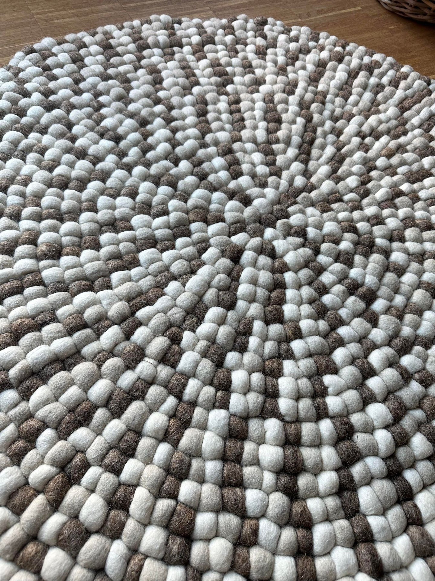 Gulvtæppe m. Dots – Naturmix 90 cm - VIAMAJA.DK