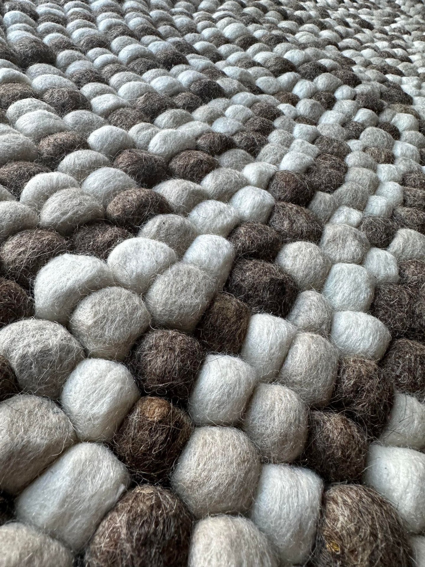 Gulvtæppe m. Dots – Naturmix m. Grå 120 cm - VIAMAJA.DK