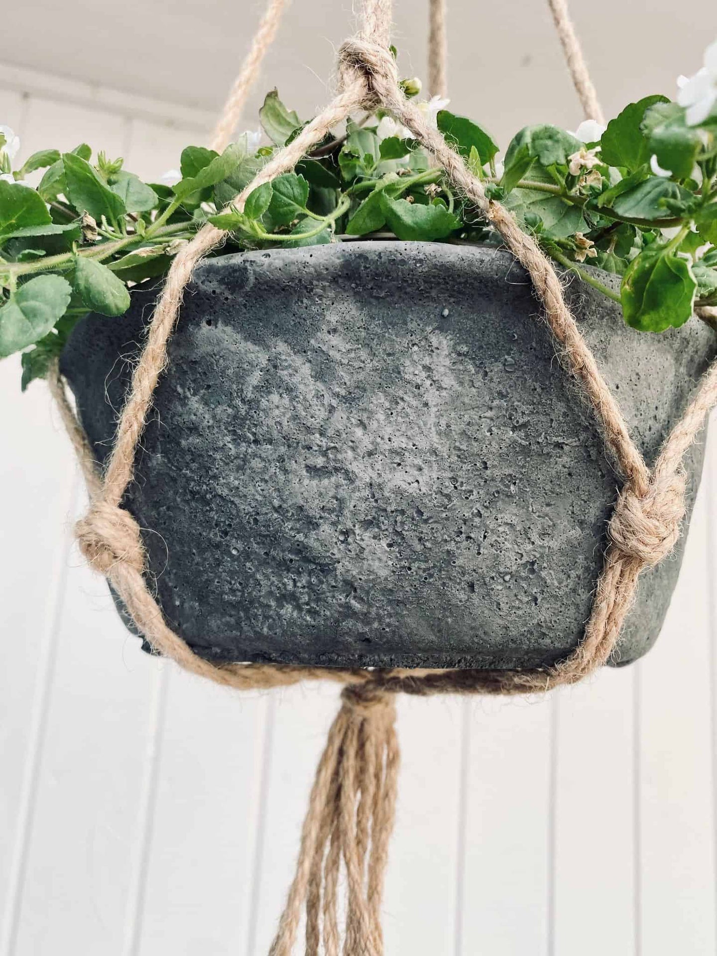 Hængepotte - Grå potte ink ophæng - VIAMAJA.DK