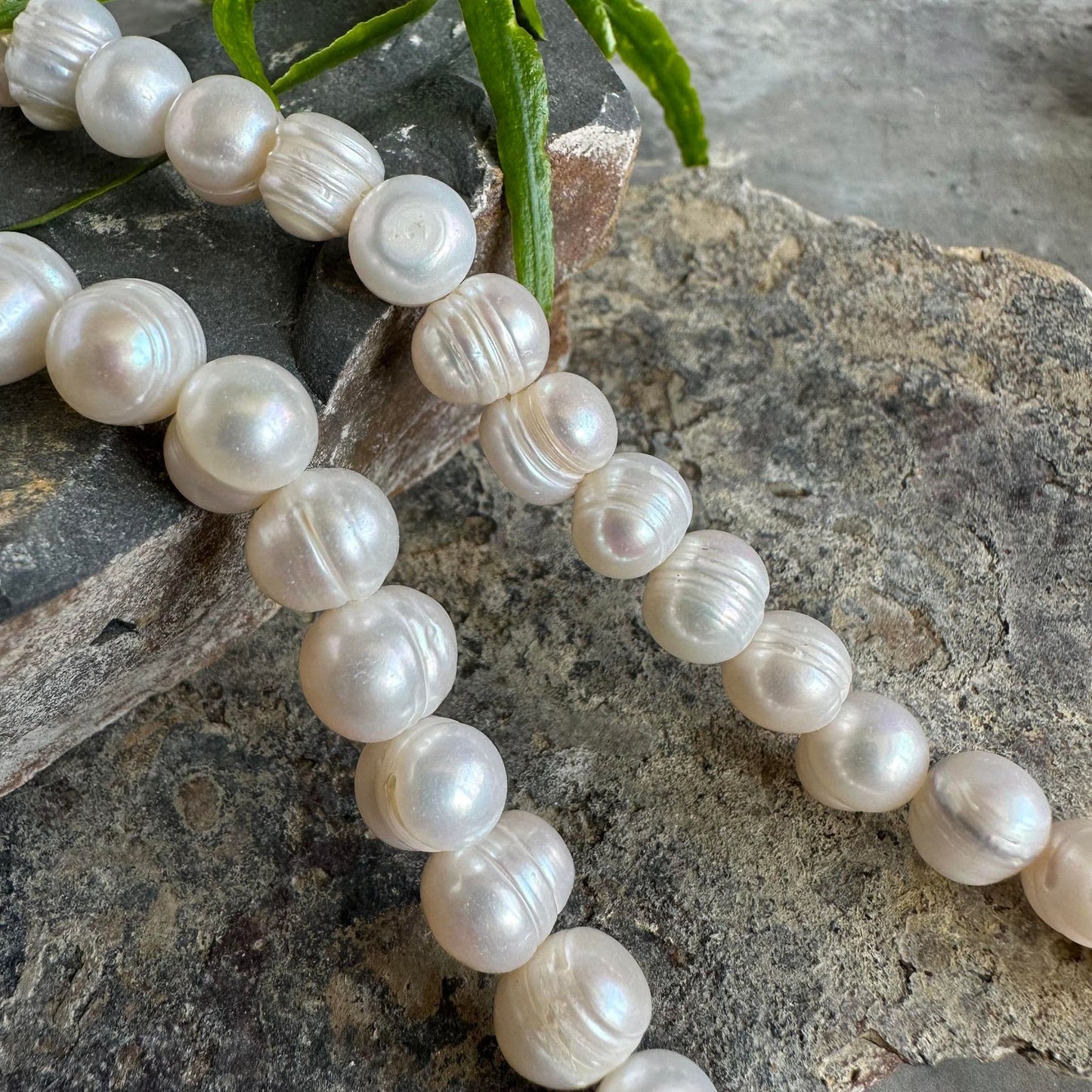 Halskæde Nadia m. store ferskvandsperler - Råhvid - VIAMAJA.DK