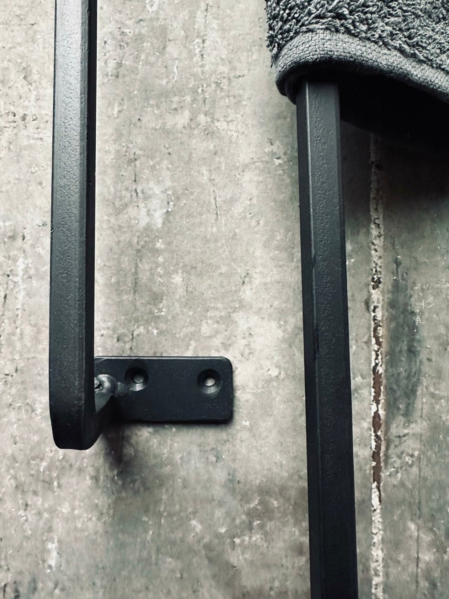 Håndklædeholder - Black 80cm - VIAMAJA.DK