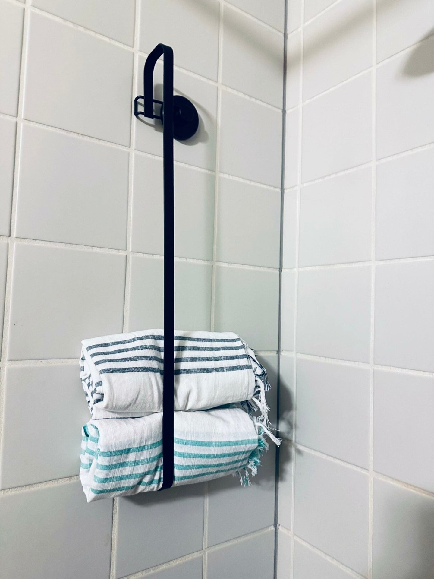 Håndklædeholder med sugekopper - VIAMAJA.DK