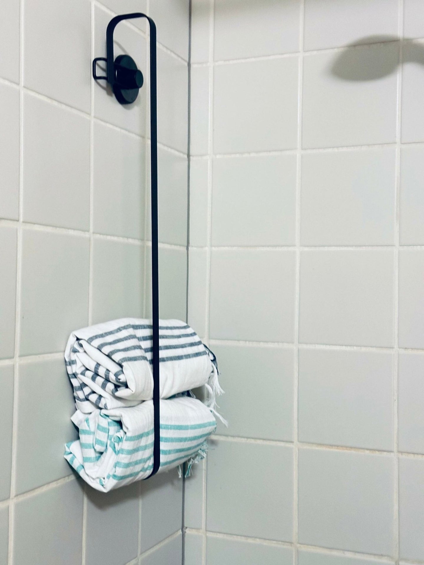 Håndklædeholder med sugekopper - VIAMAJA.DK