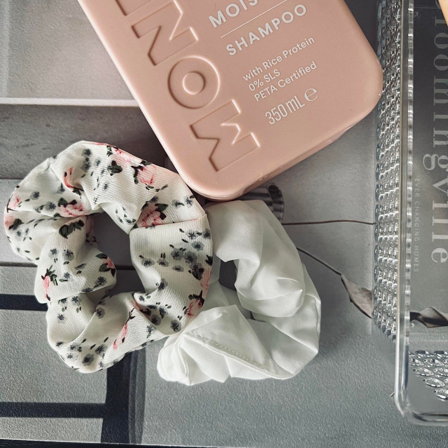 Hårelastikker scrunchie 2 stk - Hvid mix - VIAMAJA.DK