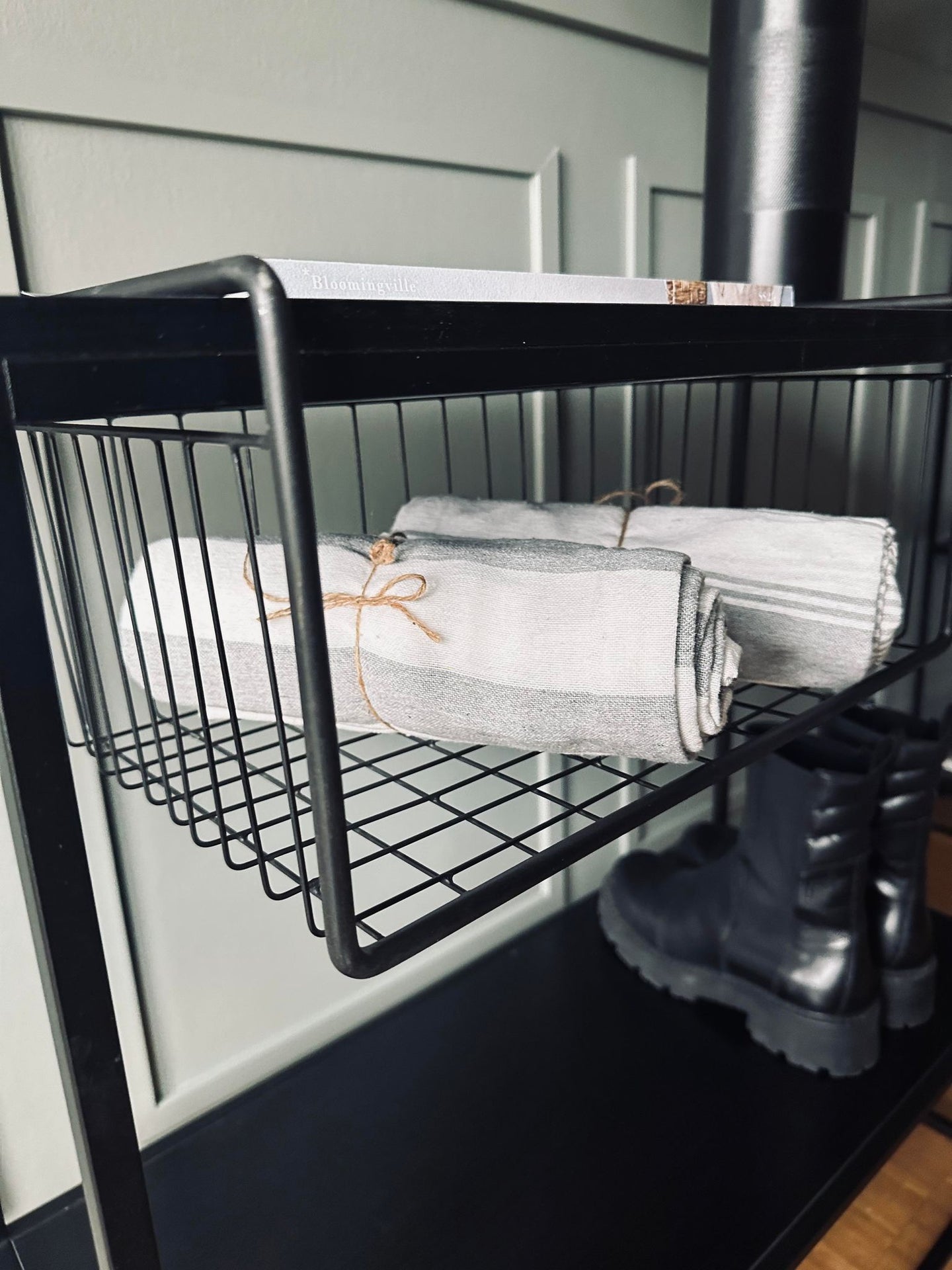 Hyldekurv Sort metal - VIAMAJA.DK