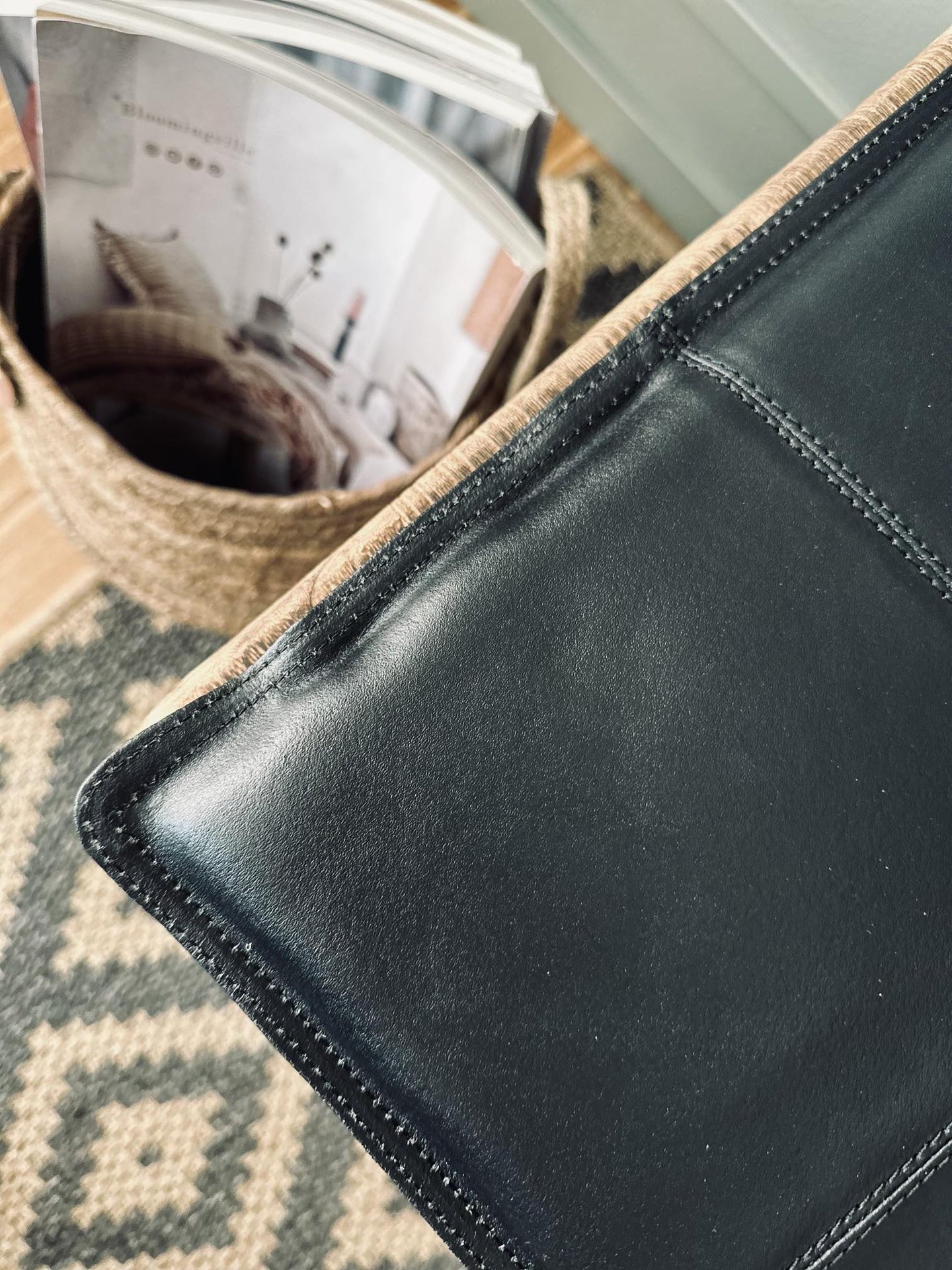 Hynde i læder – Sort bøffellæder - VIAMAJA.DK