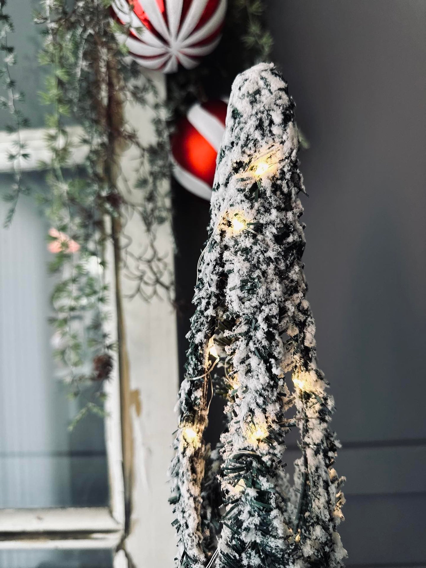 Julekegle med LED lys - H 60cm - VIAMAJA.DK