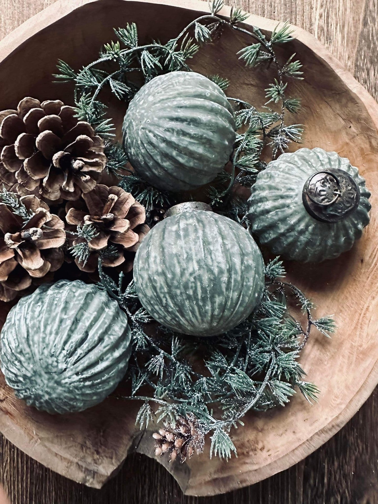 Julekugler 4 stk Mundblæst glas - Rillet grøn dia 7,5cm - VIAMAJA.DK