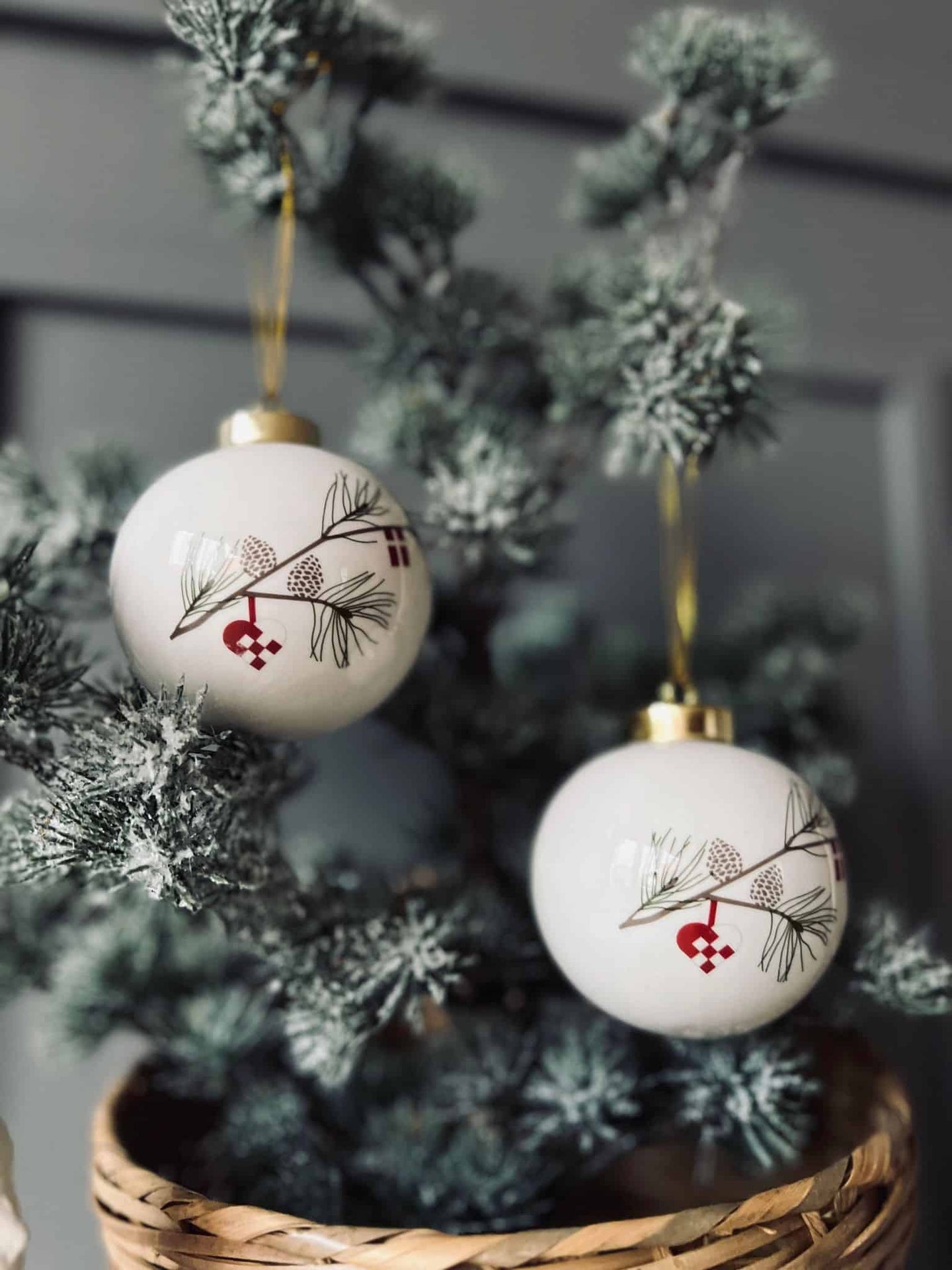 Julekugler i porcelæn - Sæt af 2 stk - VIAMAJA.DK