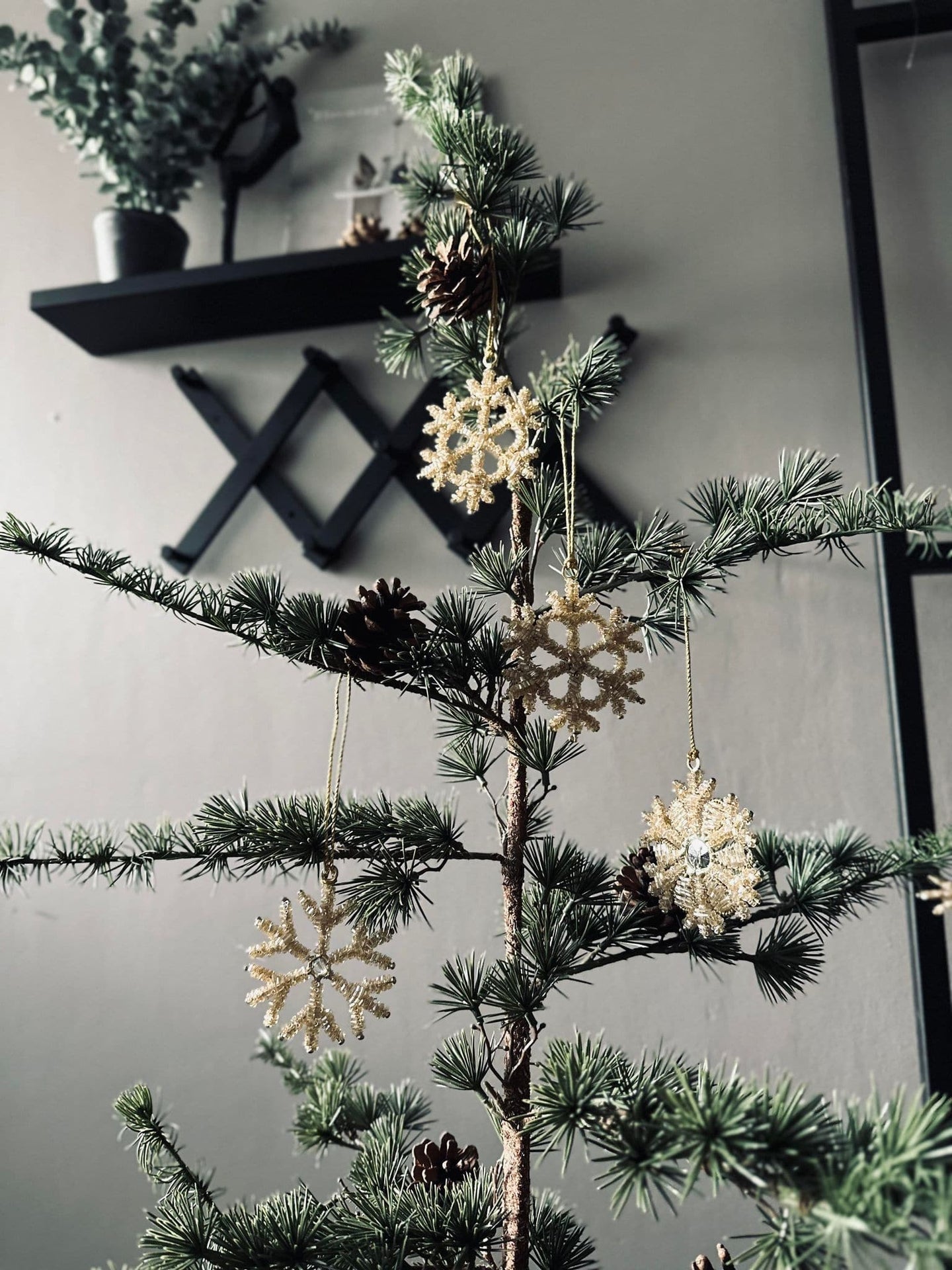 Juleophæng Snefnug mix guld 8cm - VIAMAJA.DK