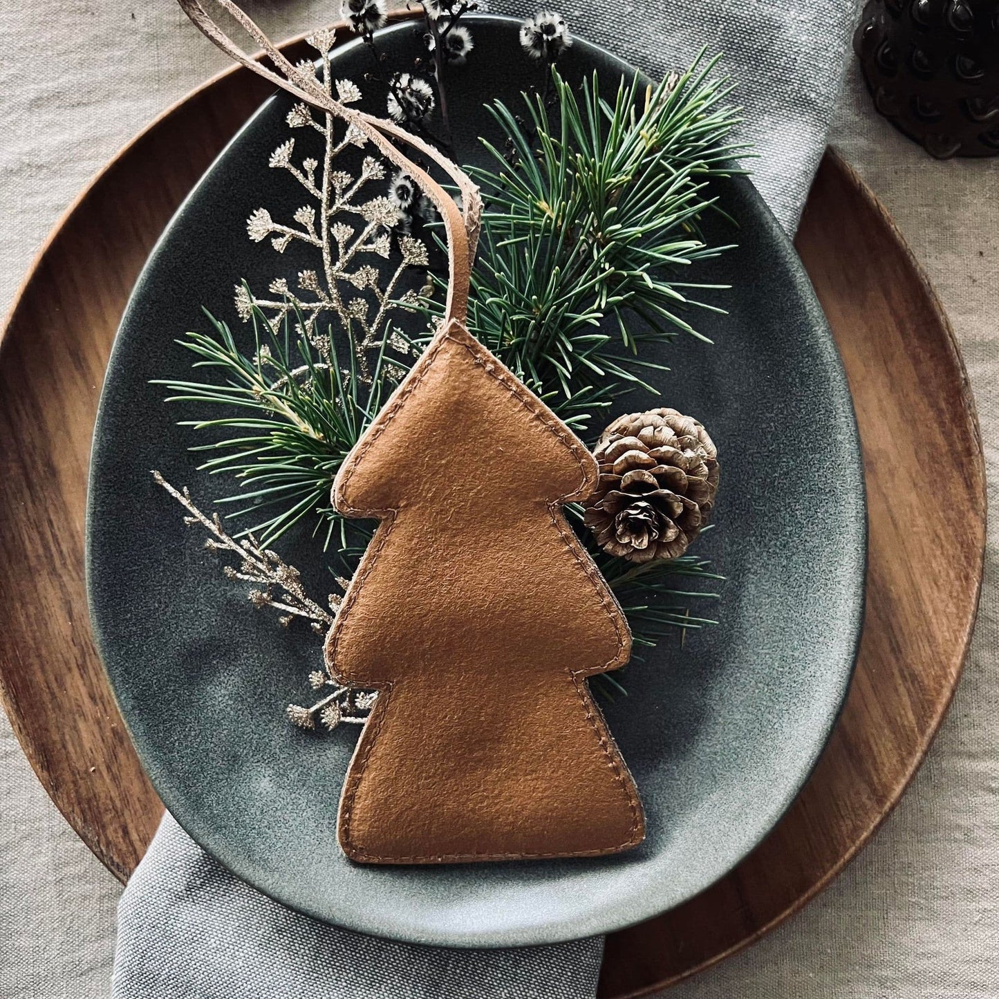 Juletræ i læder - Natur læder - VIAMAJA.DK