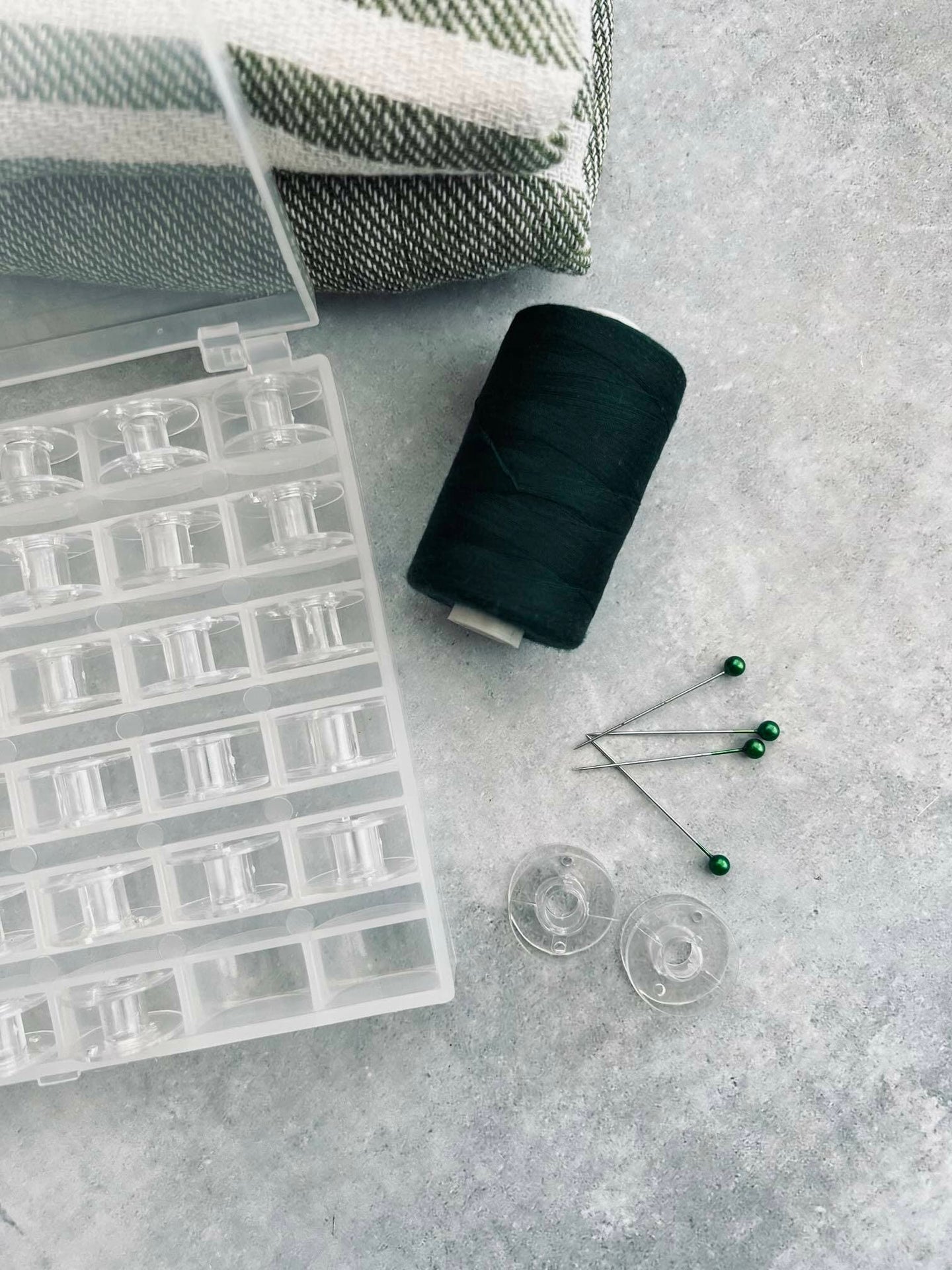 Kasse med 36 spoler - VIAMAJA.DK