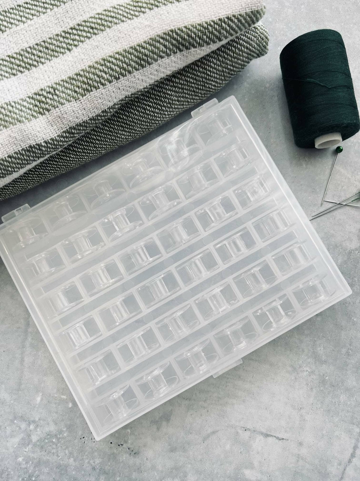 Kasse med 36 spoler - VIAMAJA.DK