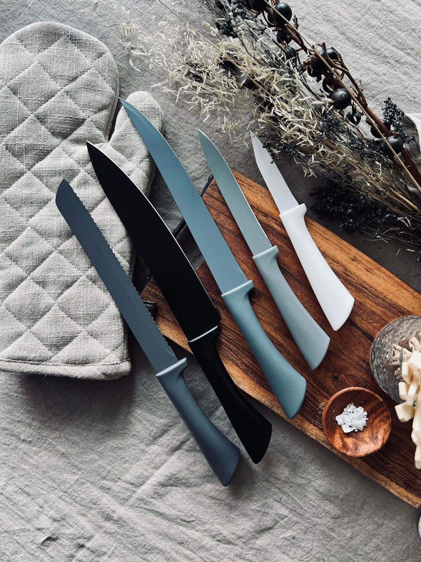 Knivsæt i 5 farver - VIAMAJA.DK