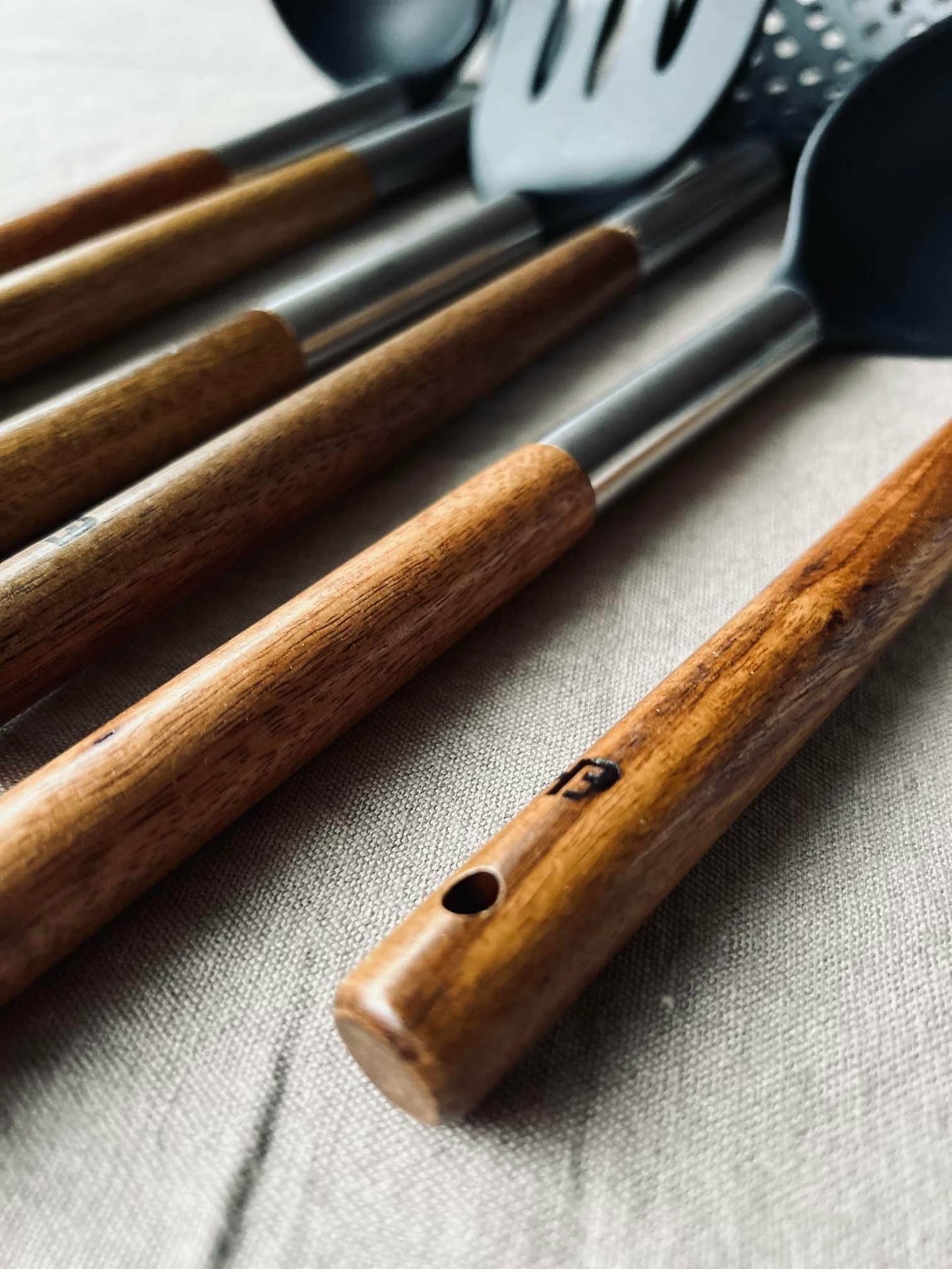 Køkkenredskaber ink dåse - 7 dele - VIAMAJA.DK