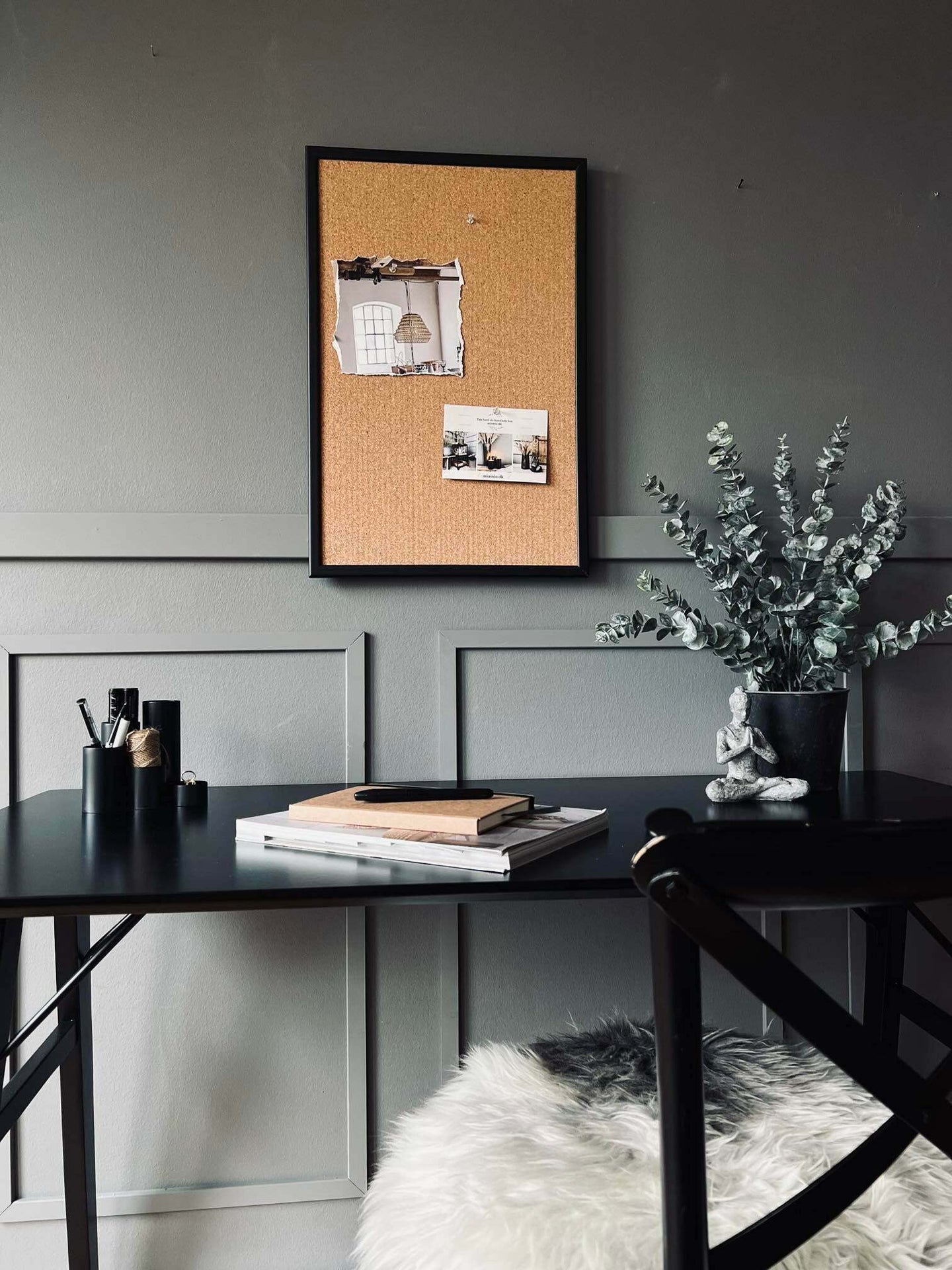 Kork opslagstavle - Sort ramme 40x60 cm - VIAMAJA.DK