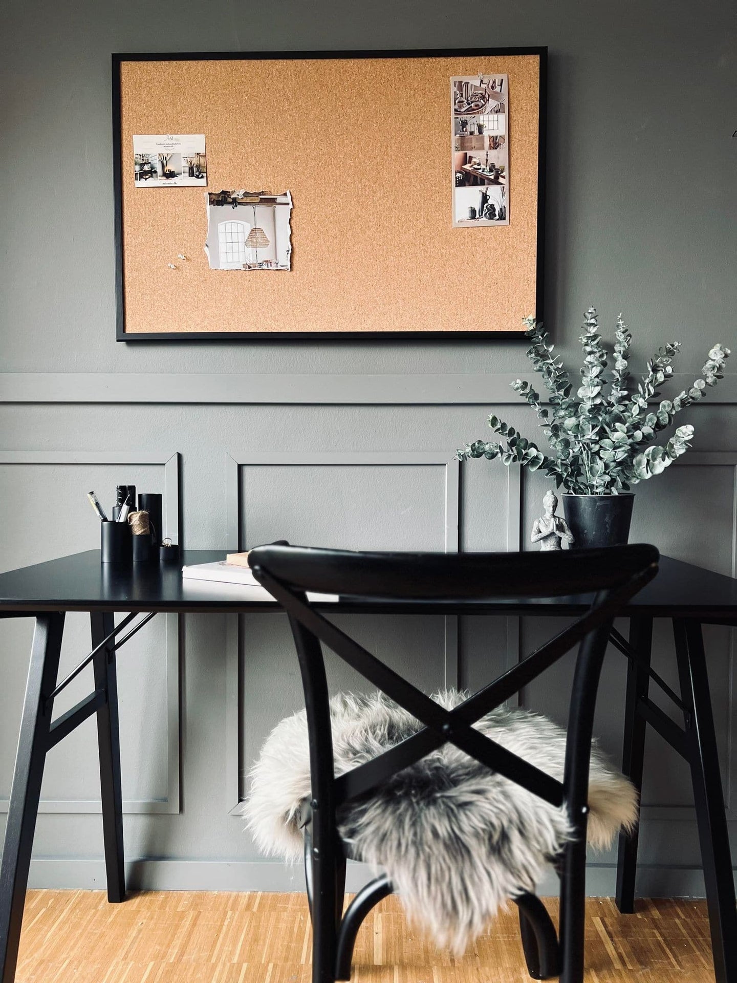 Kork opslagstavle - Sort ramme 40x60 cm - VIAMAJA.DK