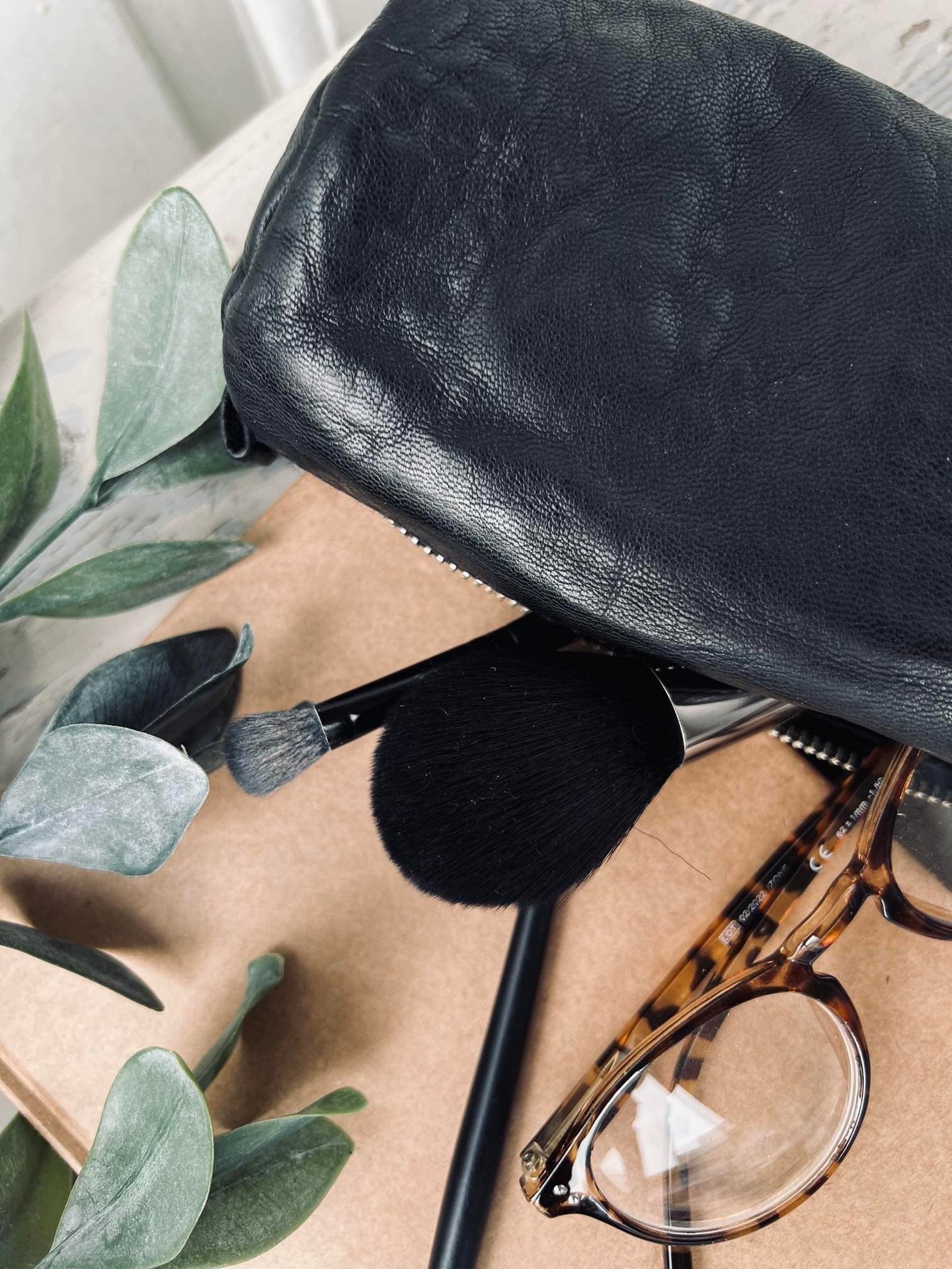 Kosmetik - penalhus i sort skind - VIAMAJA.DK