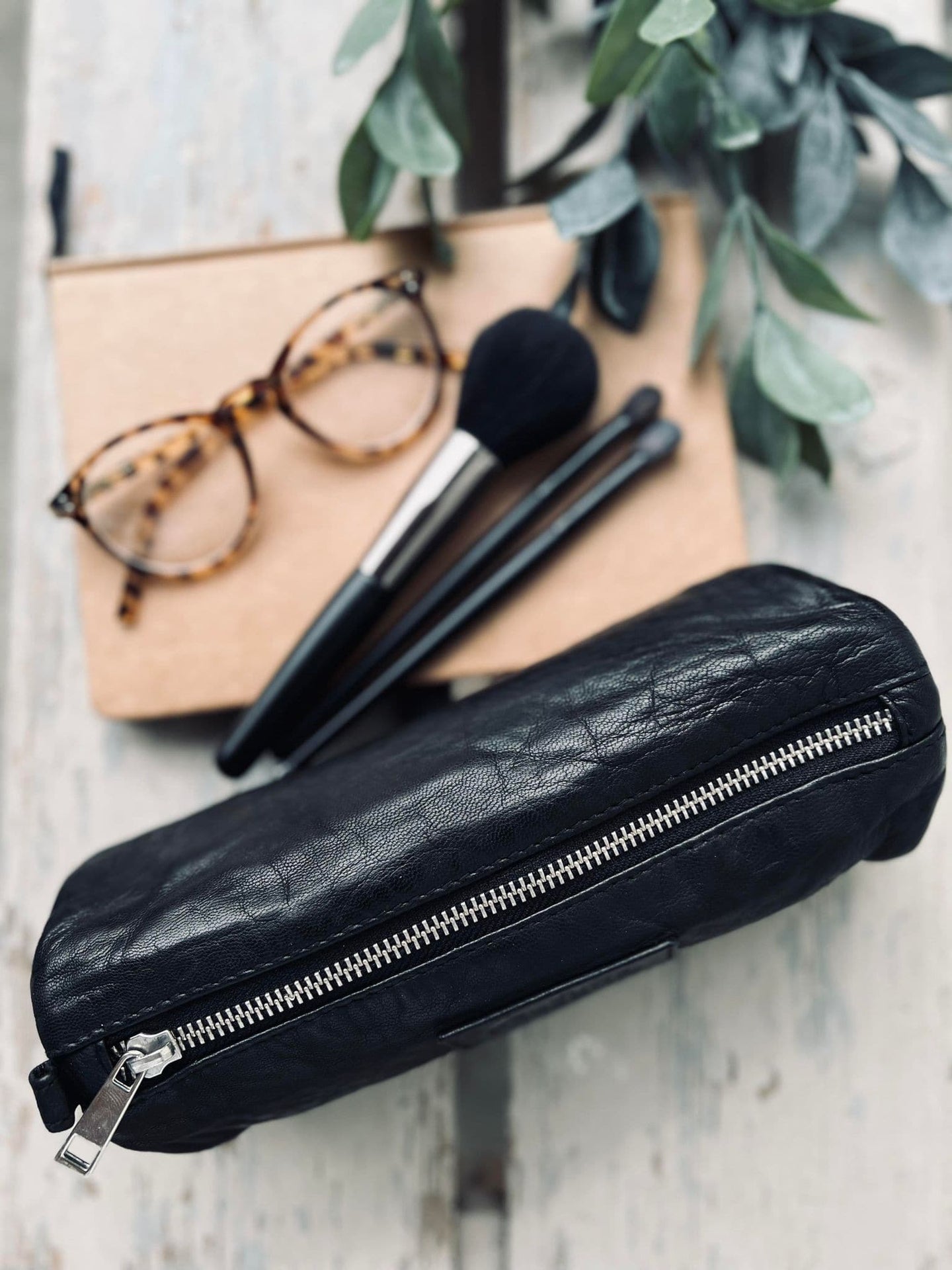 Kosmetik - penalhus i sort skind - VIAMAJA.DK