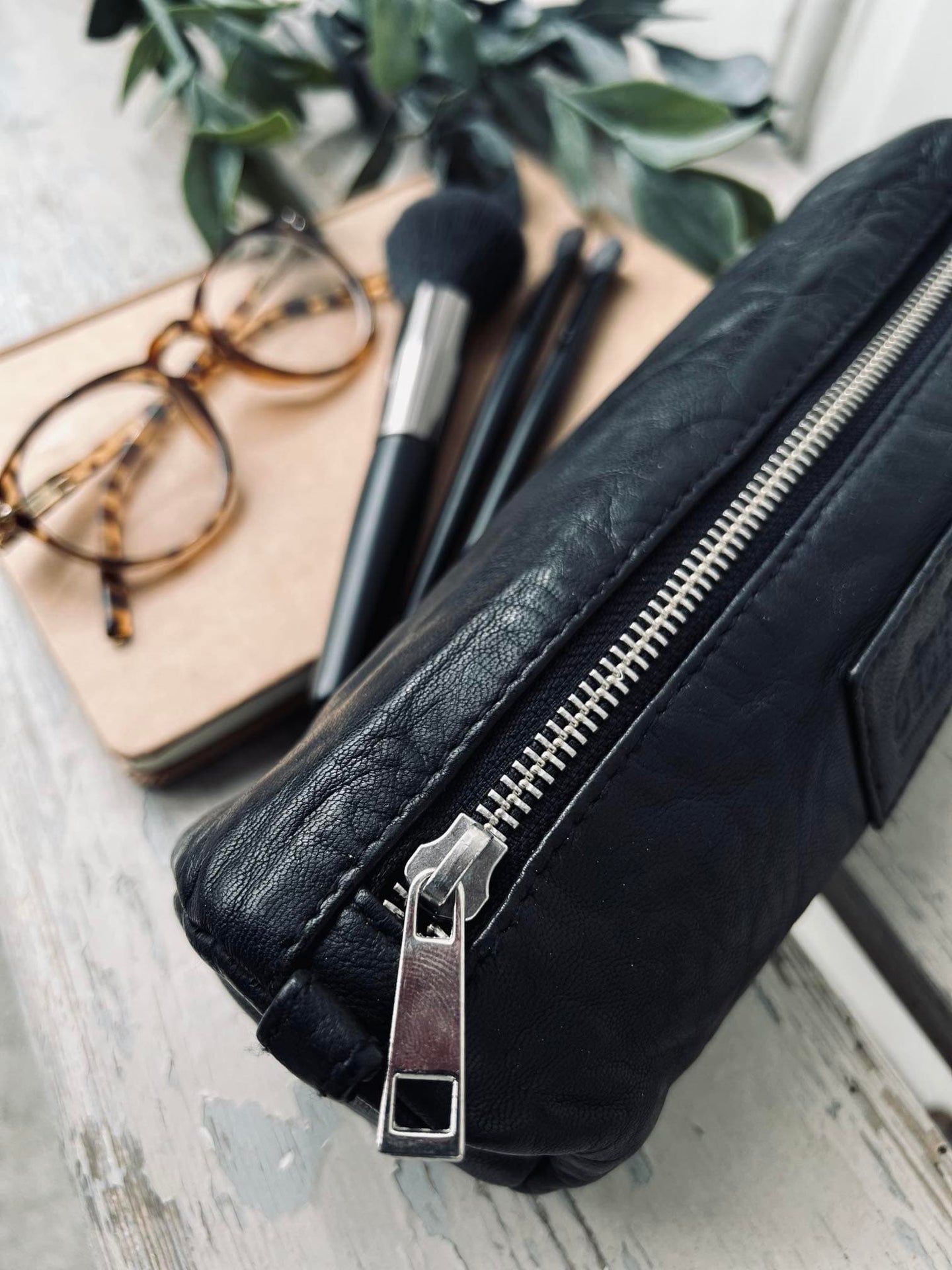 Kosmetik - penalhus i sort skind - VIAMAJA.DK