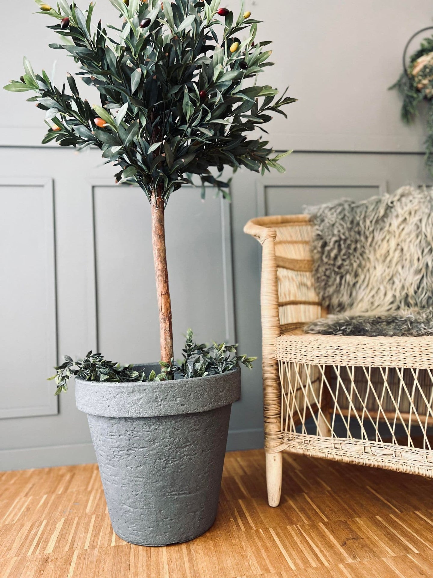 Krukke i plast - Lys grå med bred kant - VIAMAJA.DK