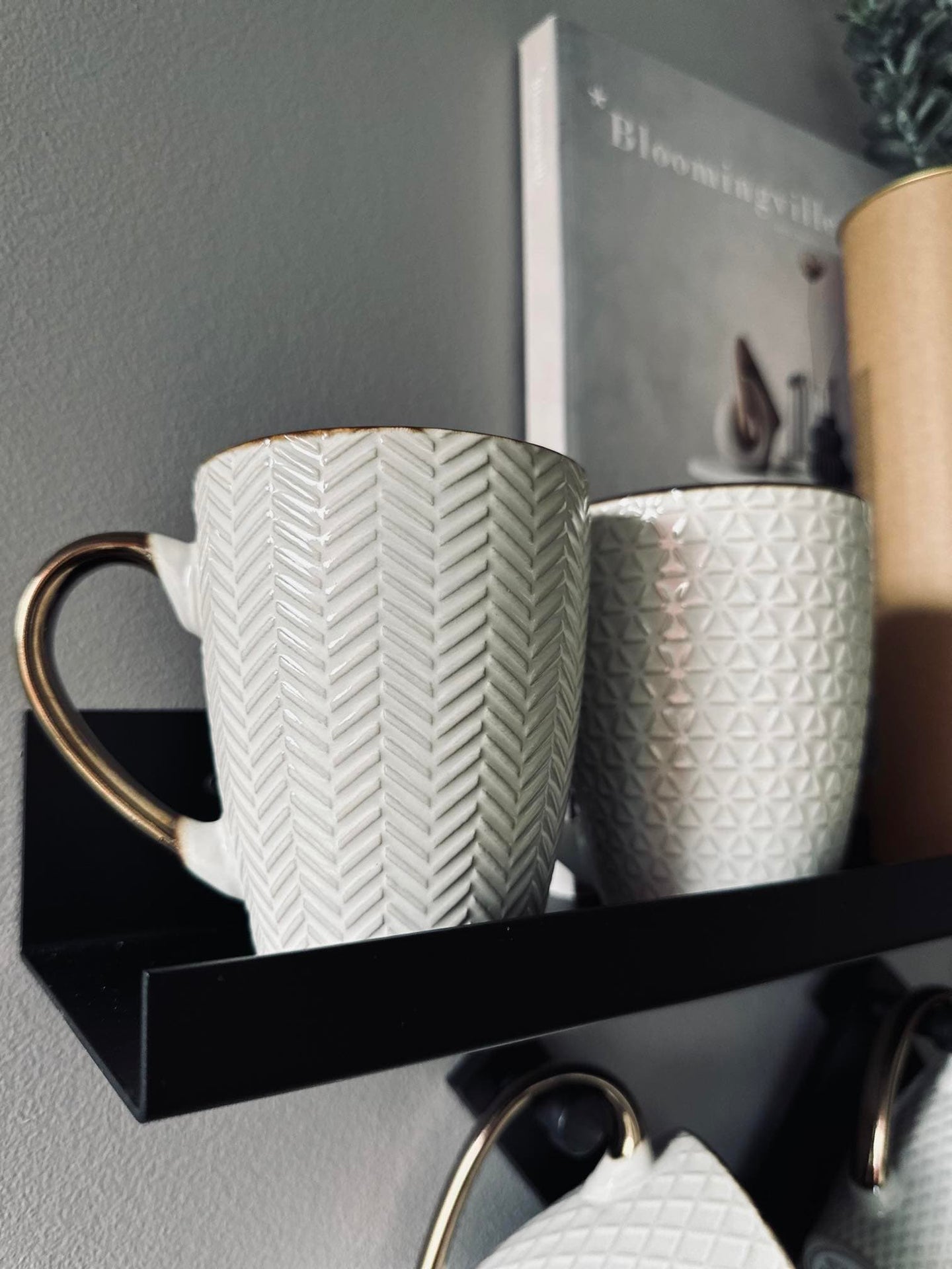 Krus hvid porcelæn med guld – Mix - VIAMAJA.DK