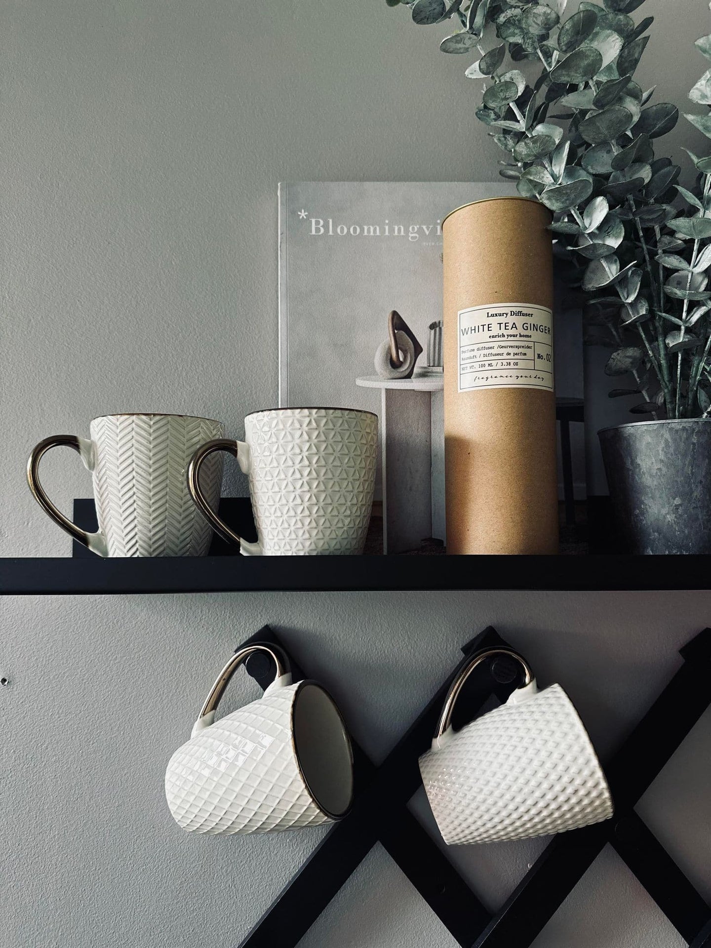 Krus hvid porcelæn med guld – Mix - VIAMAJA.DK